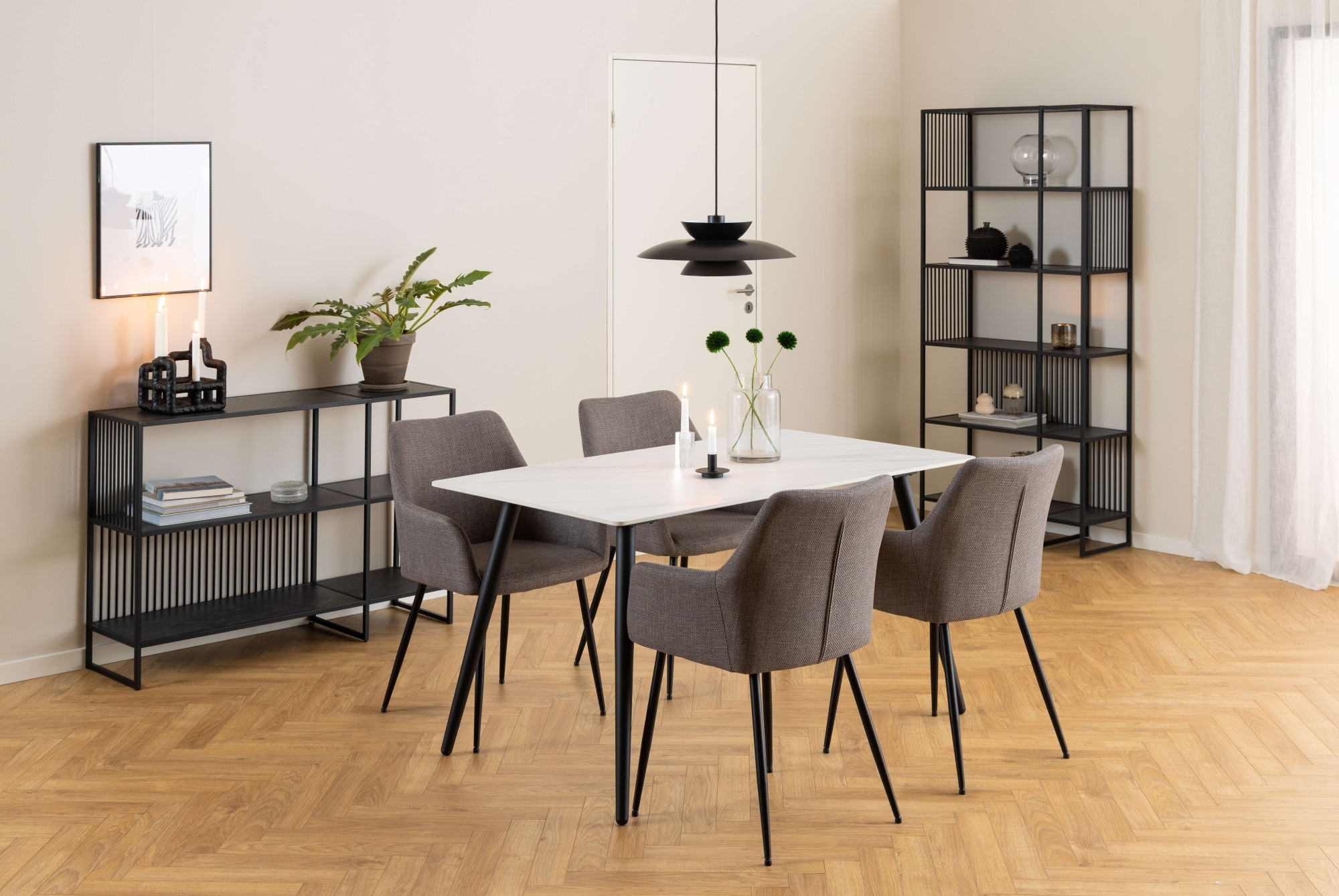 ACTONA GROUP Esszimmerstuhl »Lizzy Armlehnstuhl«, Luxus-Microfaser, Stoff, schwarze Stahlbeine, Armlehne, 2er-Set, Sitzhöhe: 49 cm