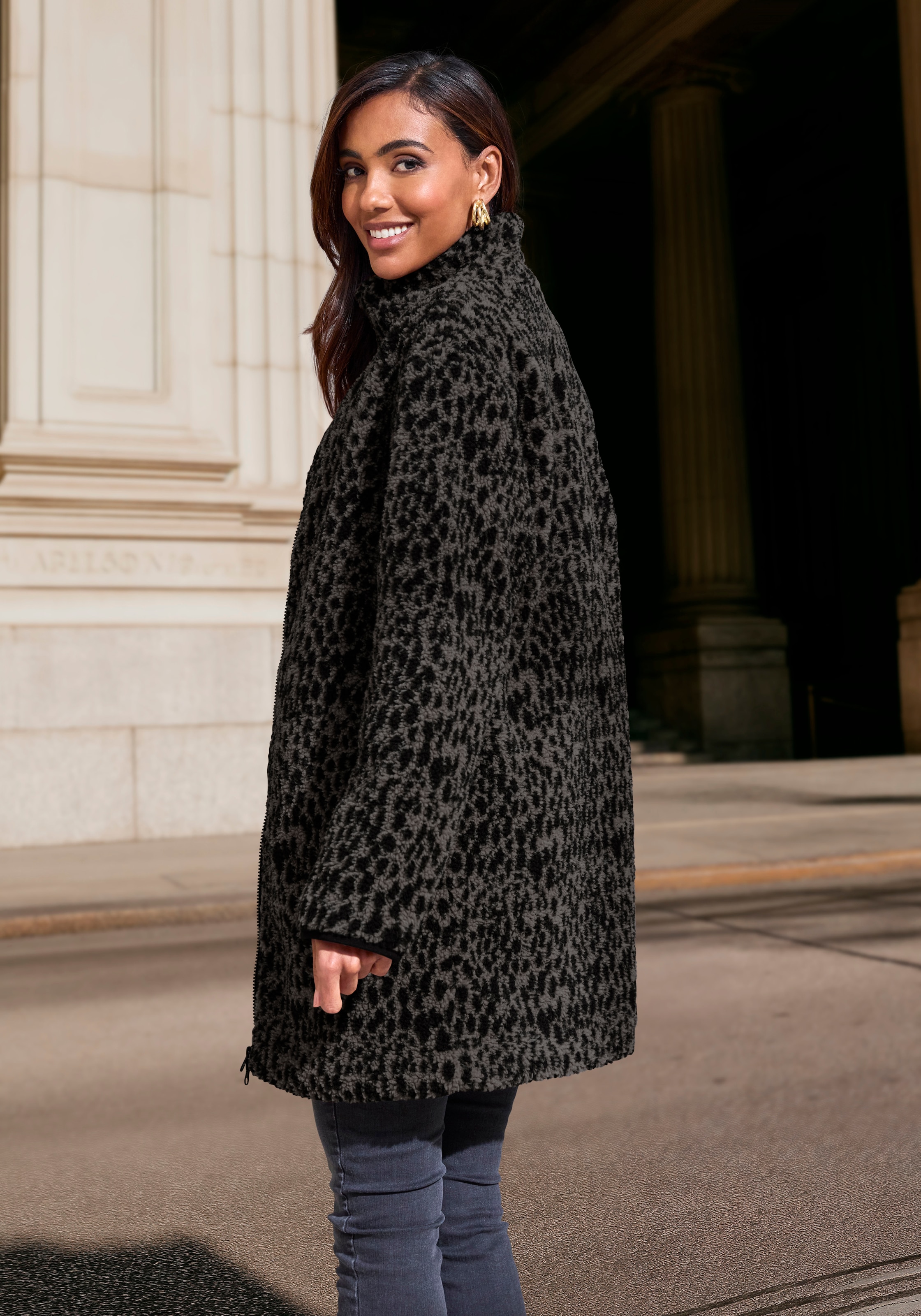 LASCANA Fleecejacke im Leomuster in weicher Fleece-Qualität