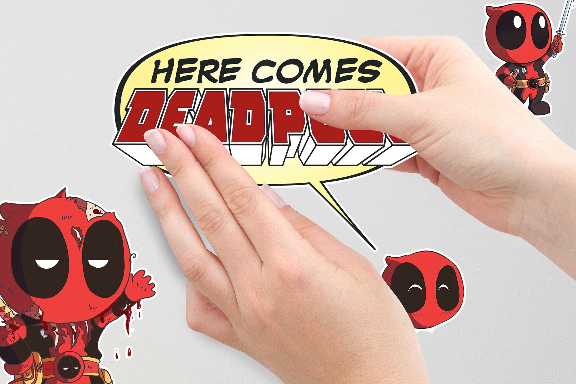 Komar Wandtattoo »Deadpool Cute - Größe 50 x 70 cm«, (12 St.), selbstklebend, Wandsticker, Kinderzimmer