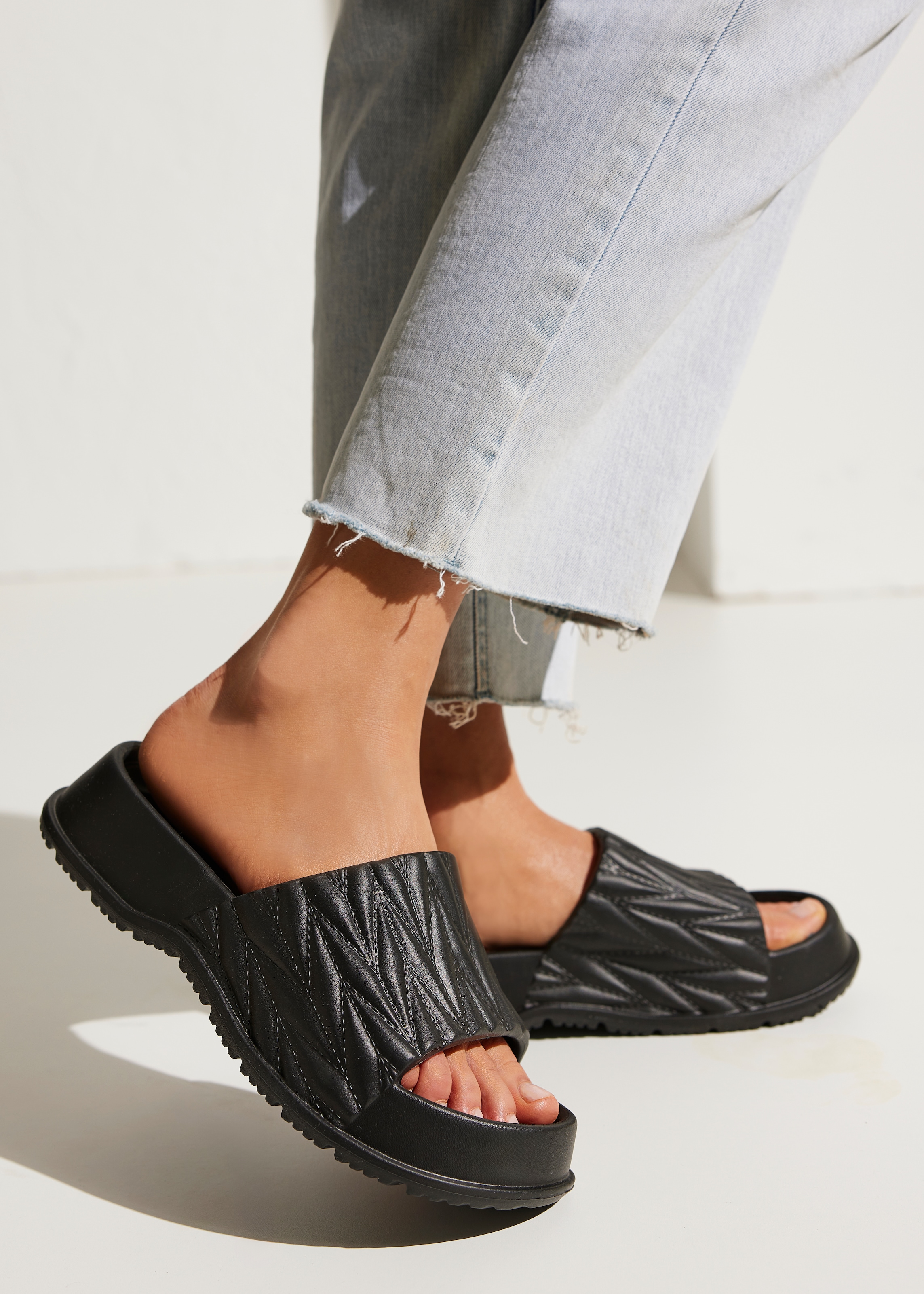 French Connection Pantolette, Badepantolette, Mule, Sandale, offener Schuh, Badeschuh