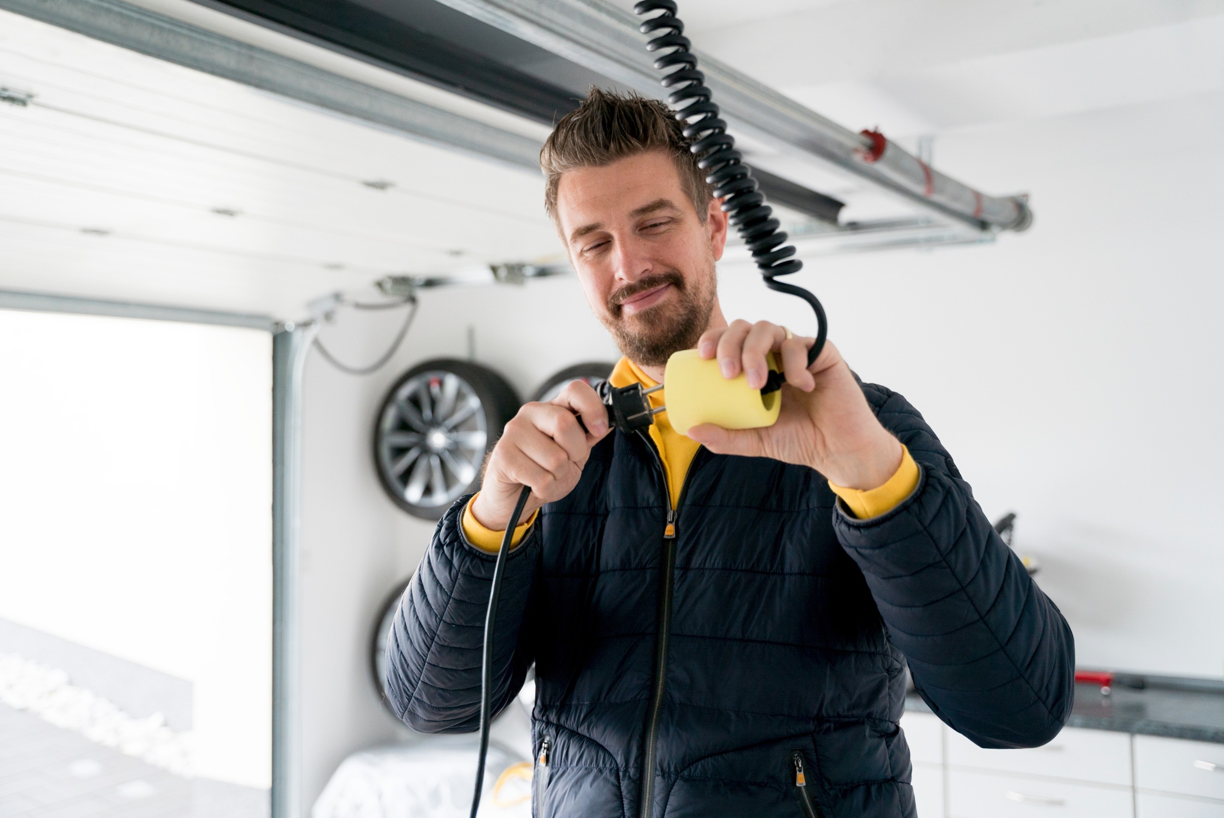 SCHELLENBERG Strom-Adapterkabel »für Garagentorantriebe Smart Drive L und XL«, 2800 cm, Spiralkabel 2,8 m lang, vielseitig einsetzbare Zusatzsteckdose