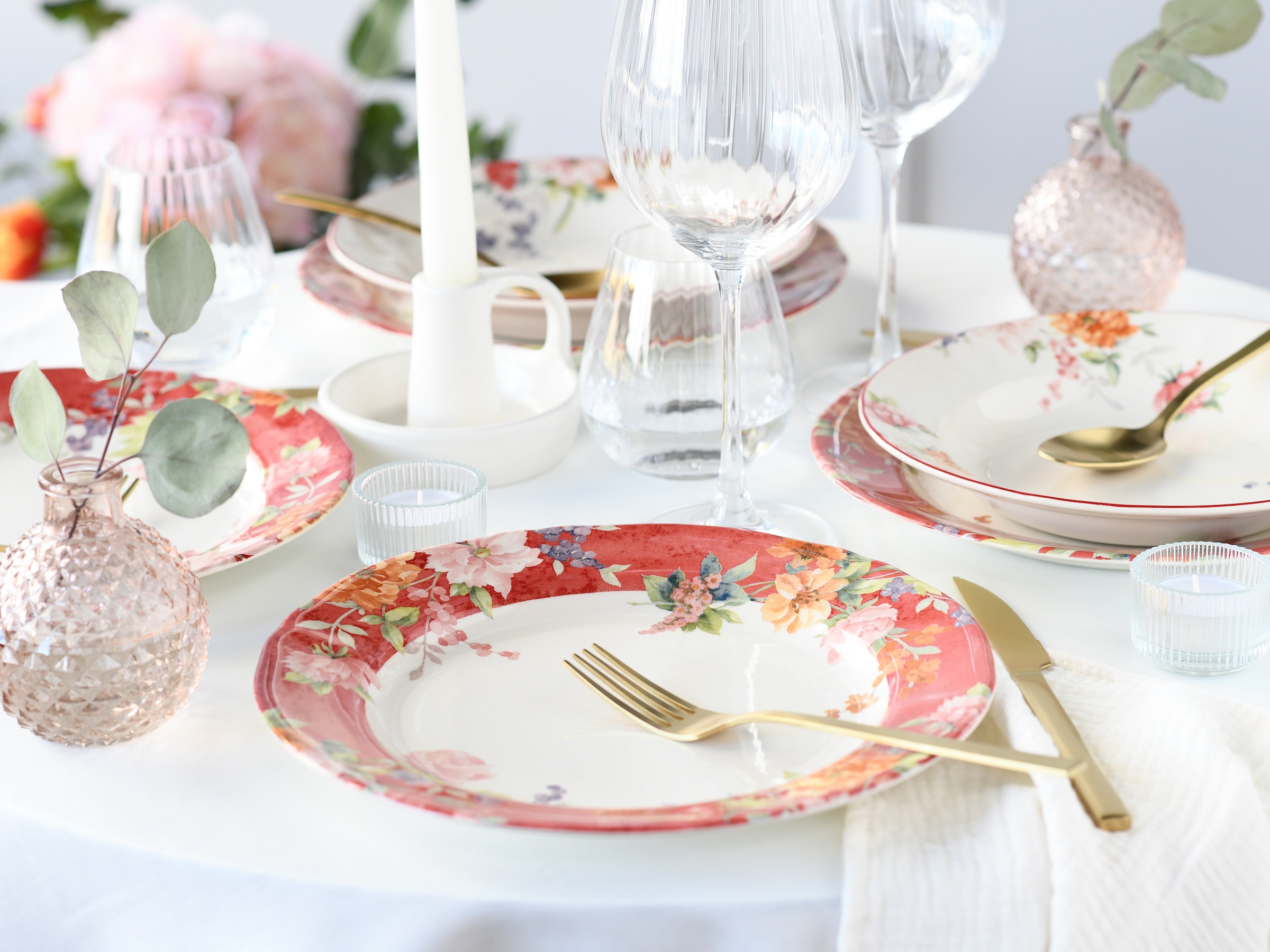 CreaTable Tafelservice »Crimson Bunt, Service 12-tlg.« Teller Set, Blütendekor, Designklassiker