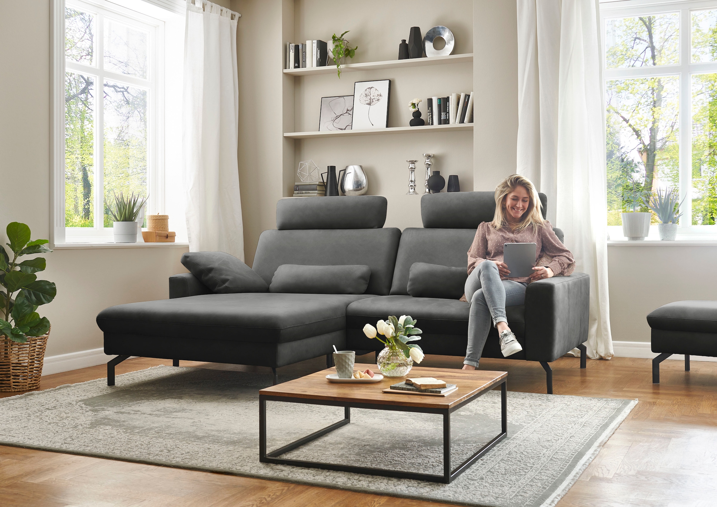 Die PlanBar Ecksofa »PN-EM20028 L-Form mit Kopfstützen«, wahlweise mit motorischem Canape
