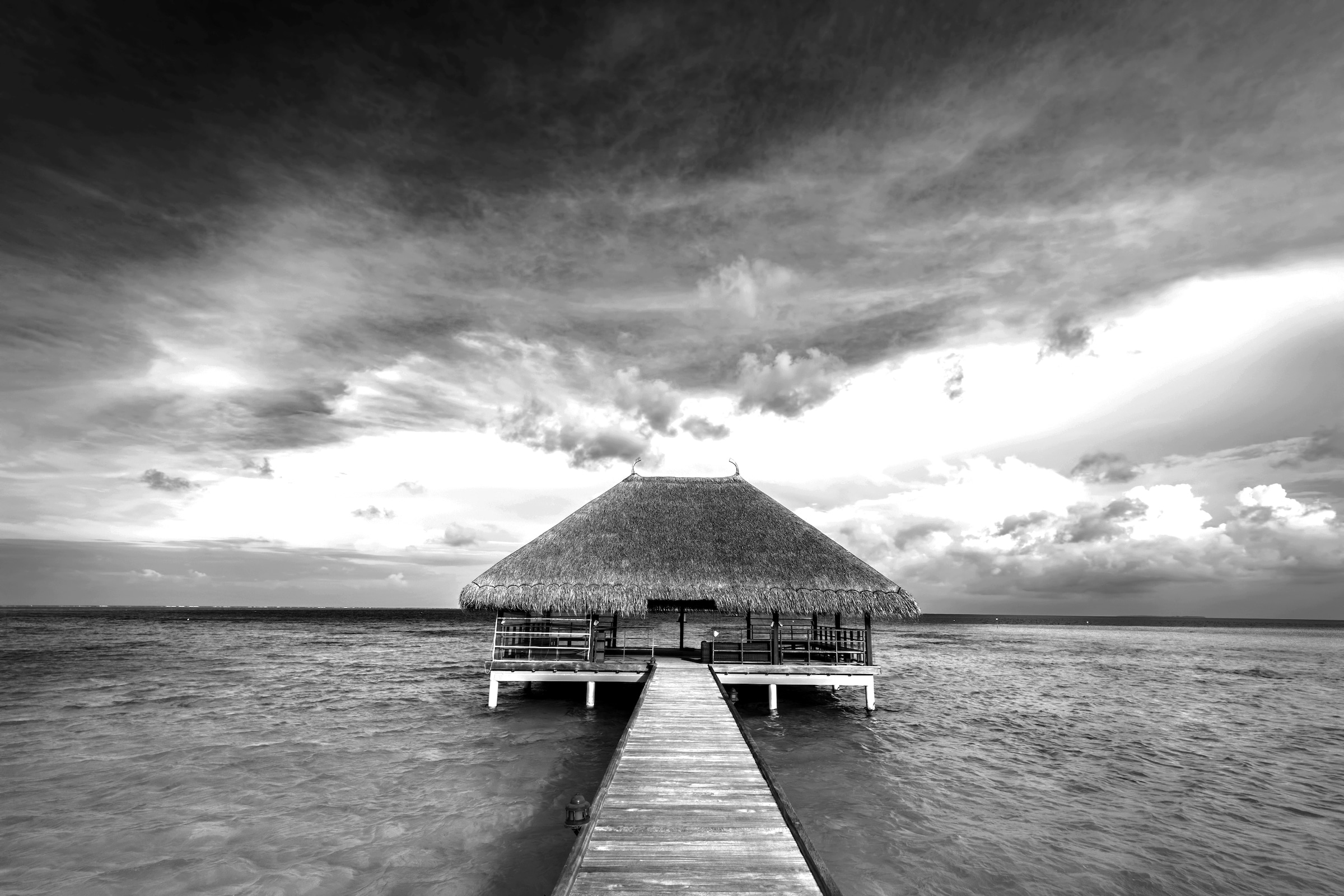 Papermoon Fototapete »Haus auf dem Wasser Schwarz & Weiß« günstig online kaufen