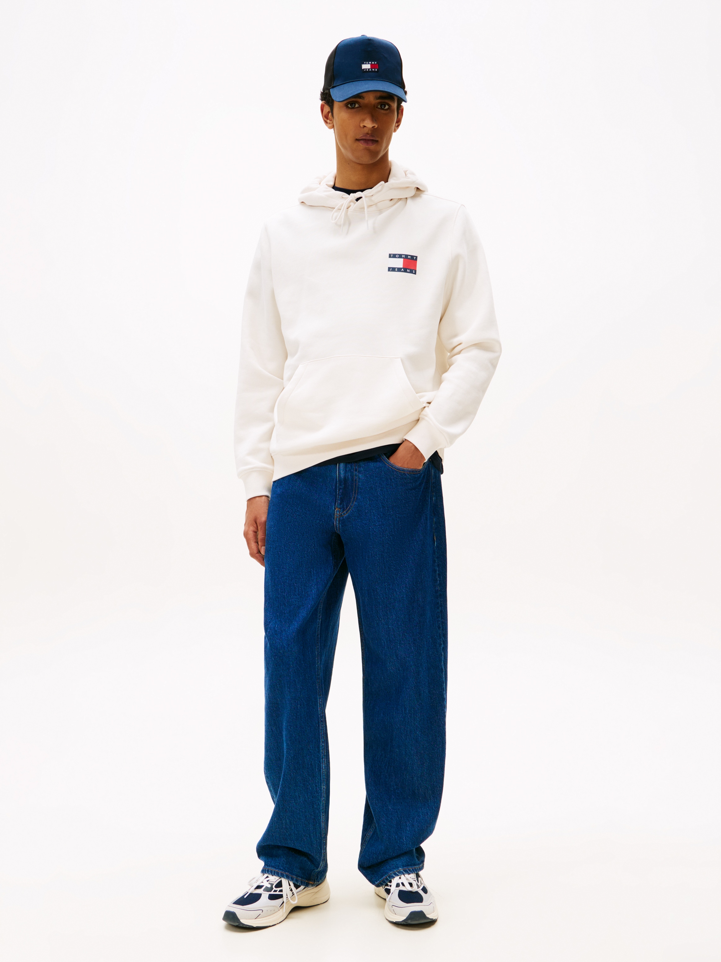 Tommy Jeans Sweatshirt »TJM REG ESSENTIAL FLAG HOOD EXT«, mit bedruckten Markenlogo auf Brusthöhe
