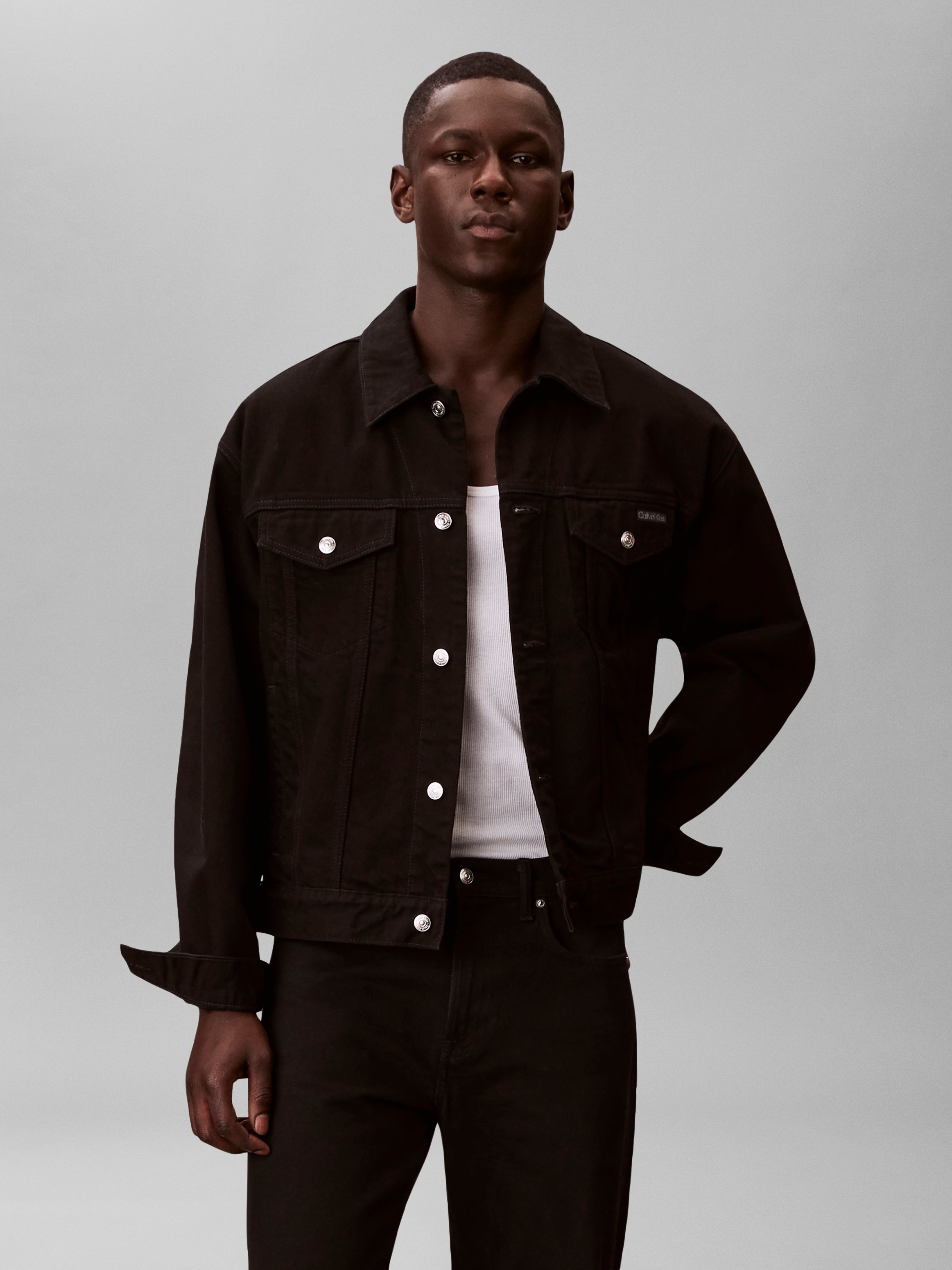 Calvin Klein Jeans Jeansjacke »90S CK CLASSIC BLACK TRUCKER« ohne Kapuze Regular fit mit normalen Hemdkragen