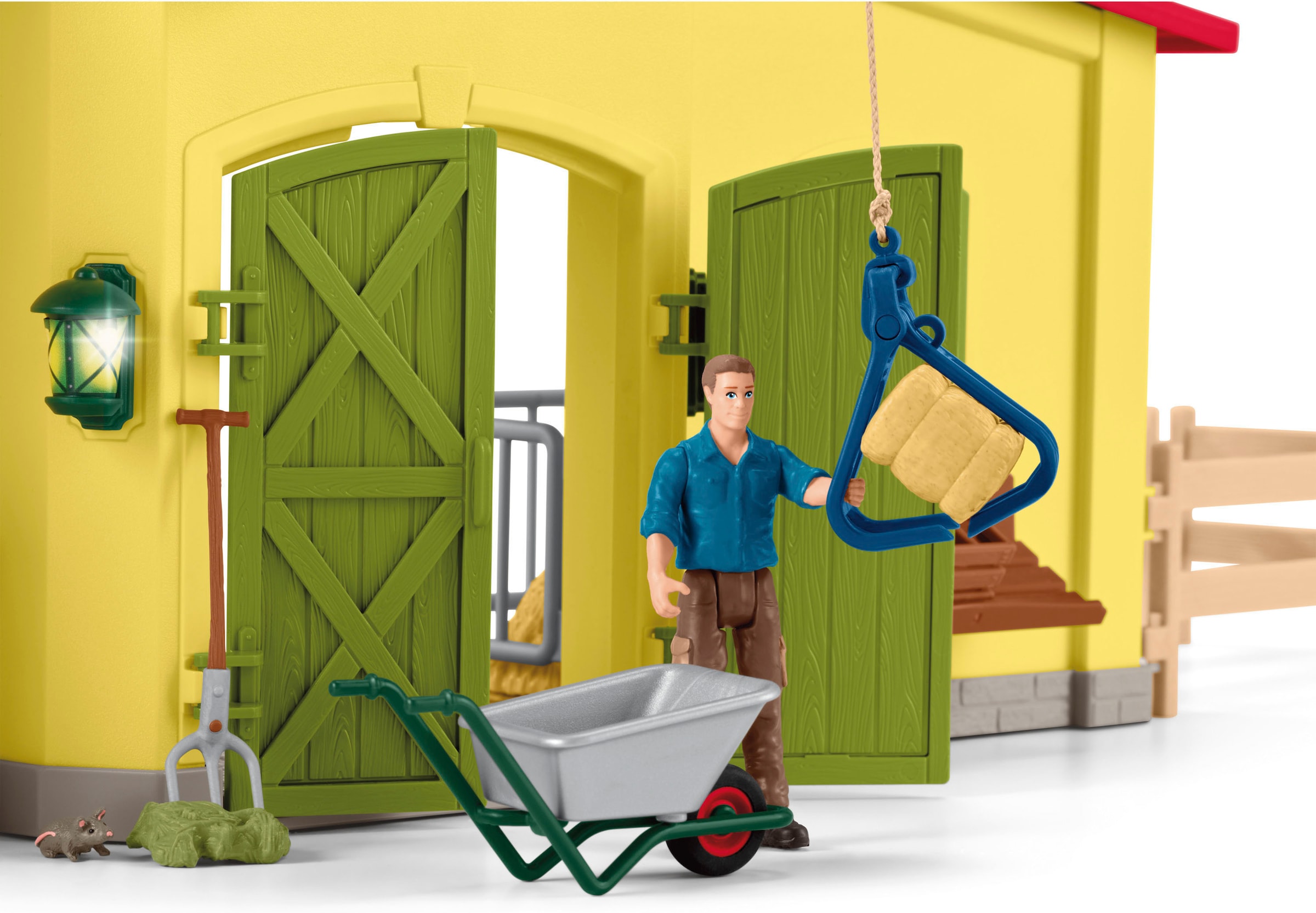 Schleich® Spielwelt »FARM WORLD, Großer Stall mit Tieren und Zubehör (42605)«, Made in Europe