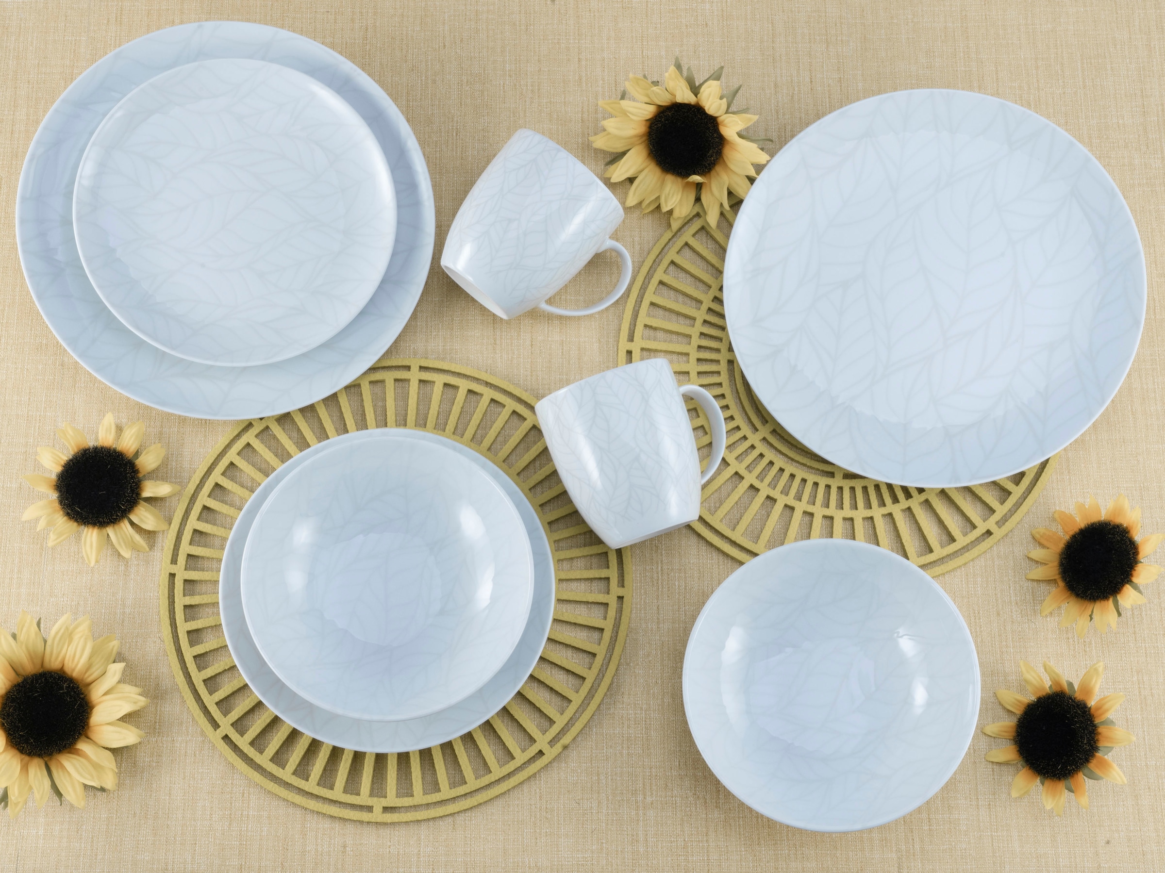 CreaTable Kombiservice »Geschirr-Set Home - Blätter«, (Set, 16 tlg., Kaffeeservice und Tafelservice im Set, für 4 Personen), Service, weiß, Used-und Vintage-Look, zeitlos, 16 Teile für 4 Personen
