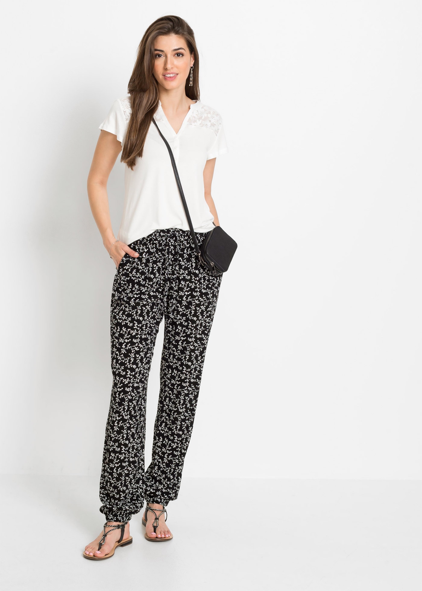 bonprix Henleyshirt »Henleyshirt aus Viskose-Mix« figurumschmeichelnde Passform, Kurzarm, aus Viskose-Mix mit Elasthan