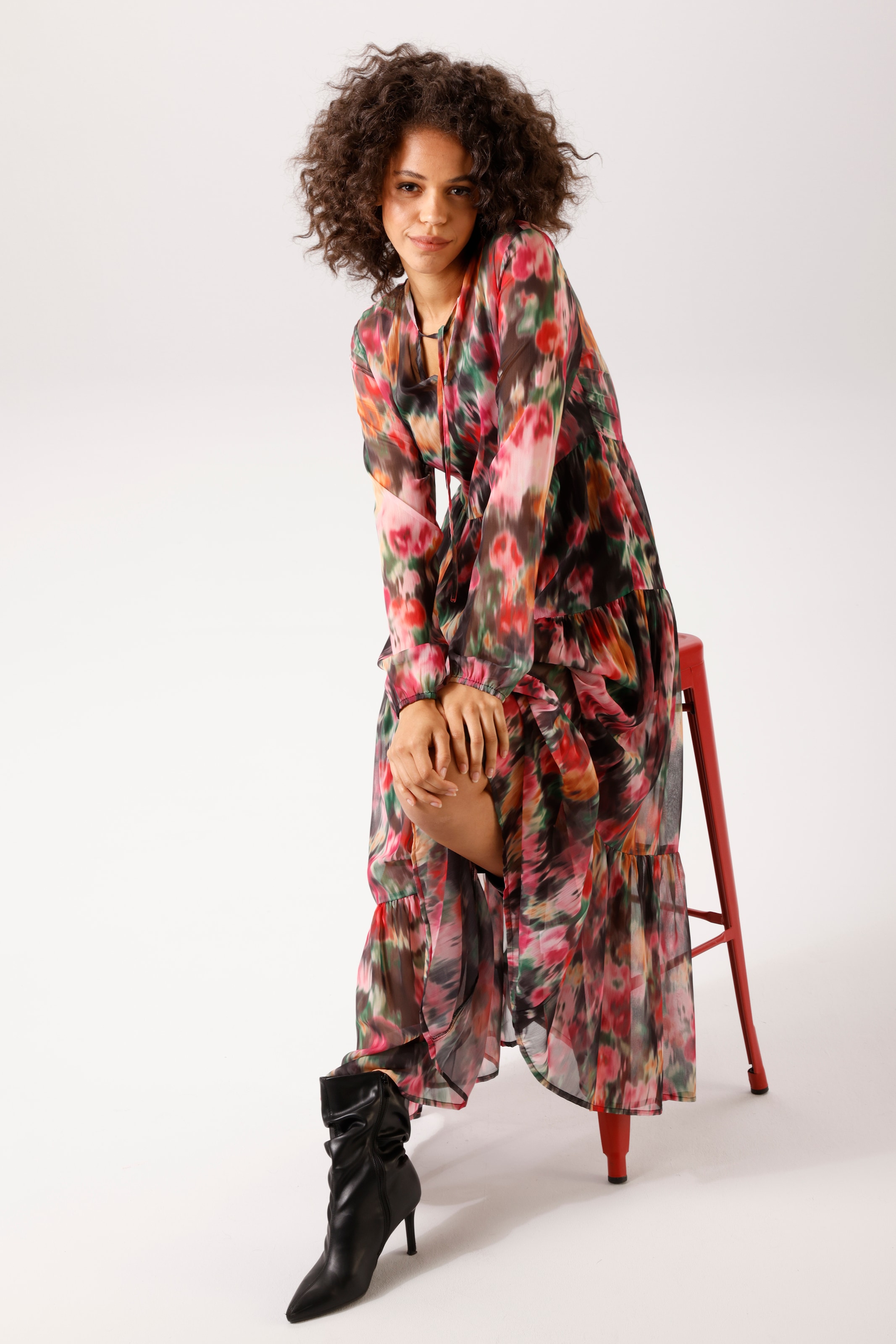 Aniston CASUAL Maxikleid mit Jersey-Unterkleid,  mit farbenfrohen Batikblumen bedruckt - NEUE KOLLEKTION