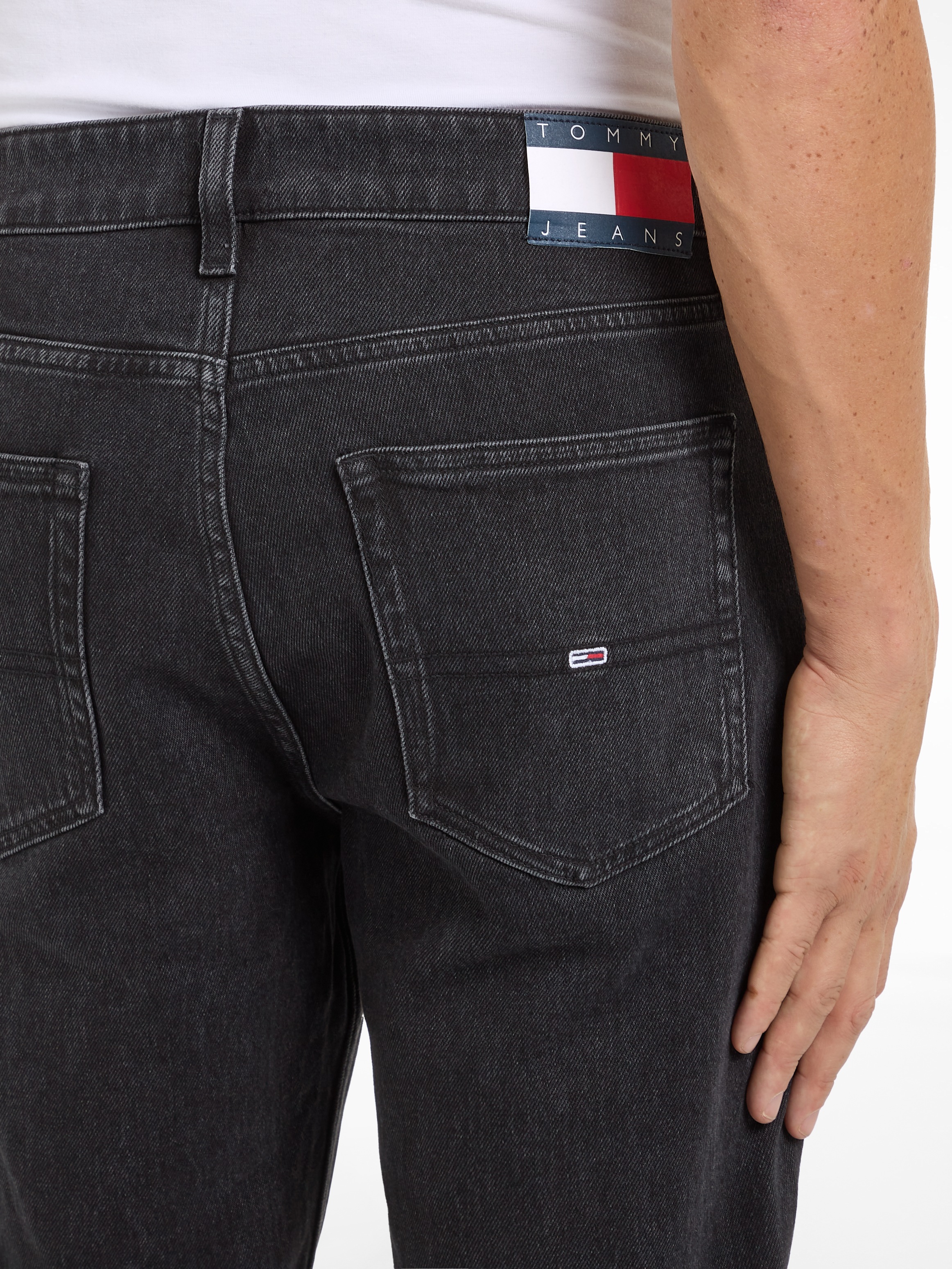 Tommy Jeans Slim-fit-Jeans »RYAN SLIM STRAIGHT«, mit Logoprägung