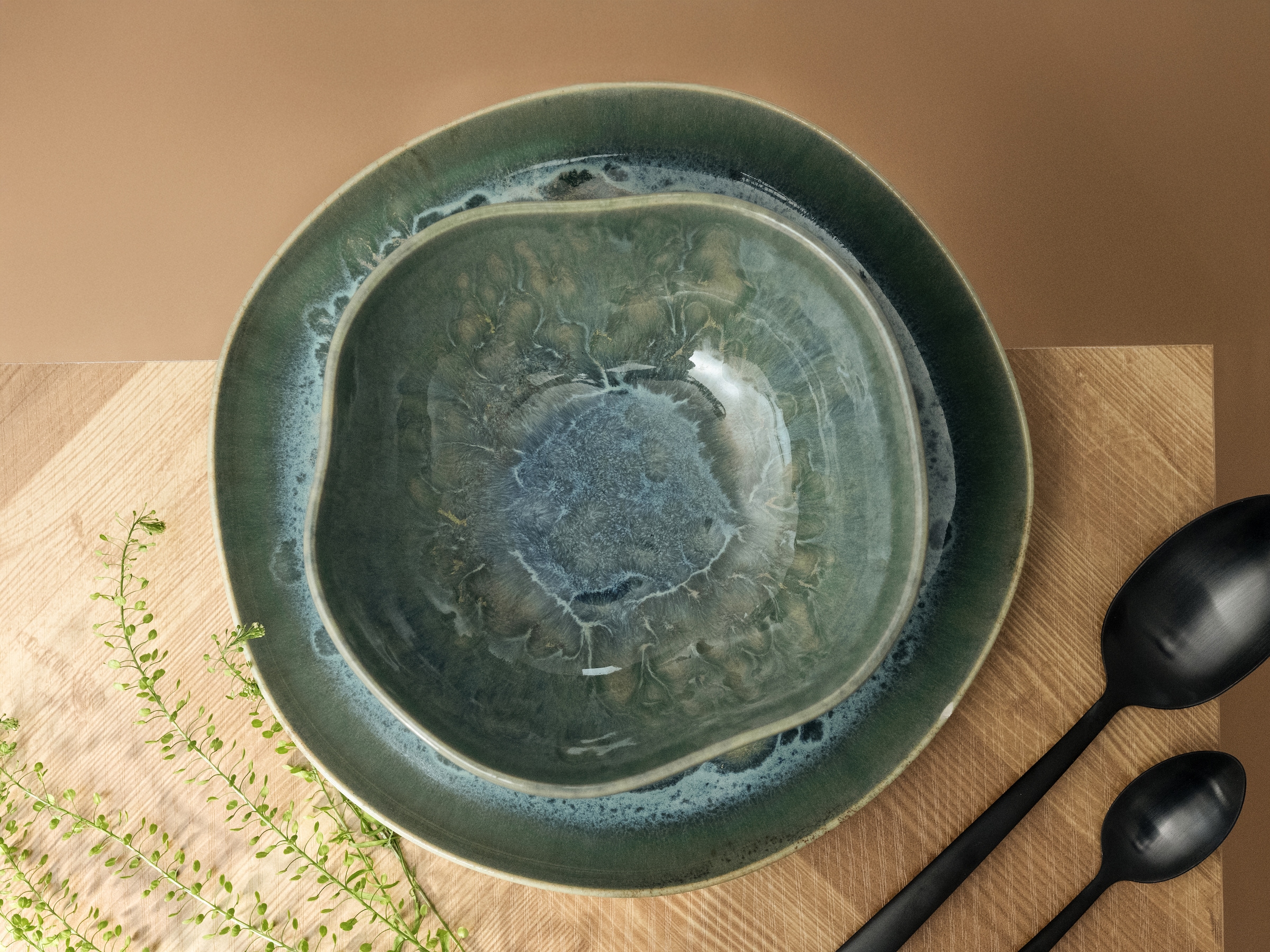 CreaTable Servierplatte »Yuki« reaktiv leuchtender Digitaldruck, jedes Stück ein Unikat, oval, 33 cm