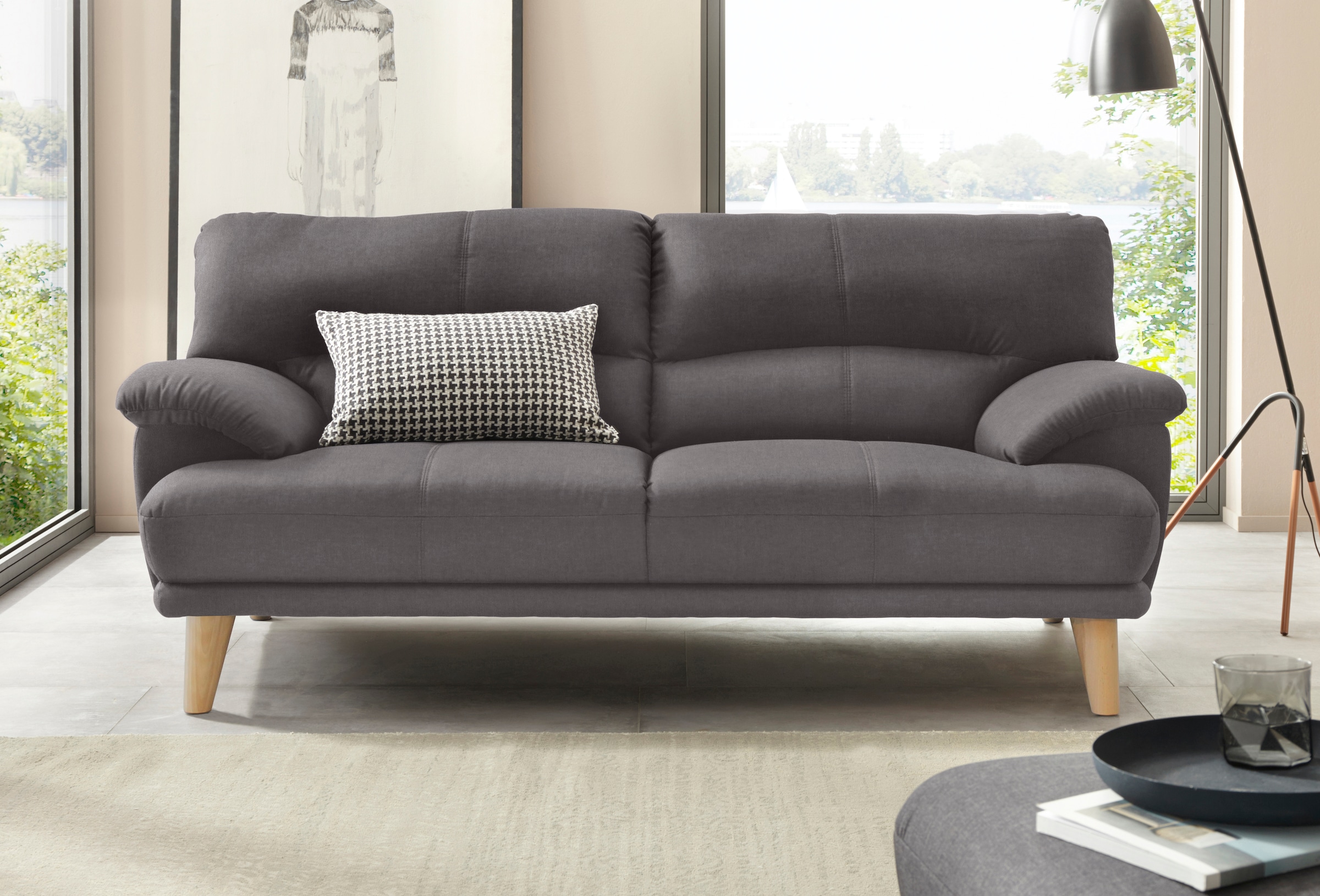 TRENDMANUFAKTUR 3-Sitzer »Cecilia, Sofa in italienischem Design«, mit tollem Sitzkomfort, extrabequeme Armlehnen, Holzfüße