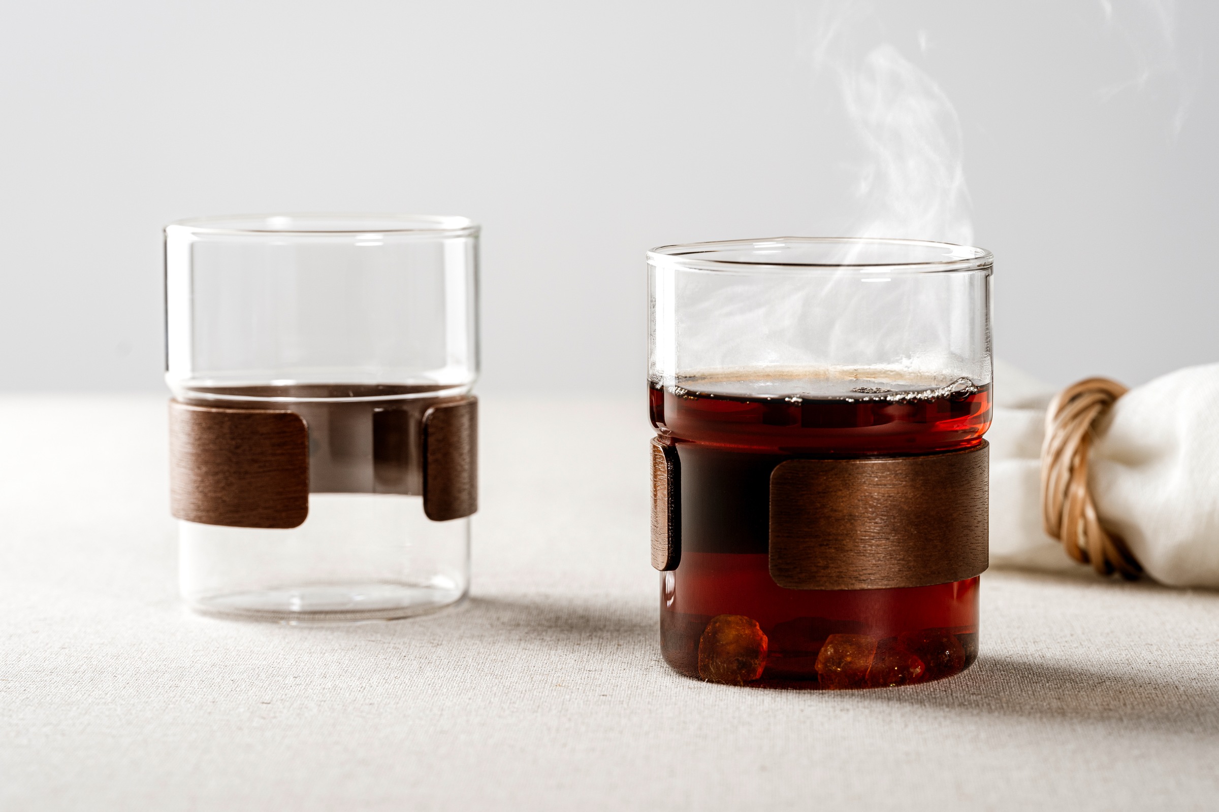LEONARDO Becher »NOVO LEGNO, 2er Set«, (Set, 2 tlg.), Becher mit Holzspange