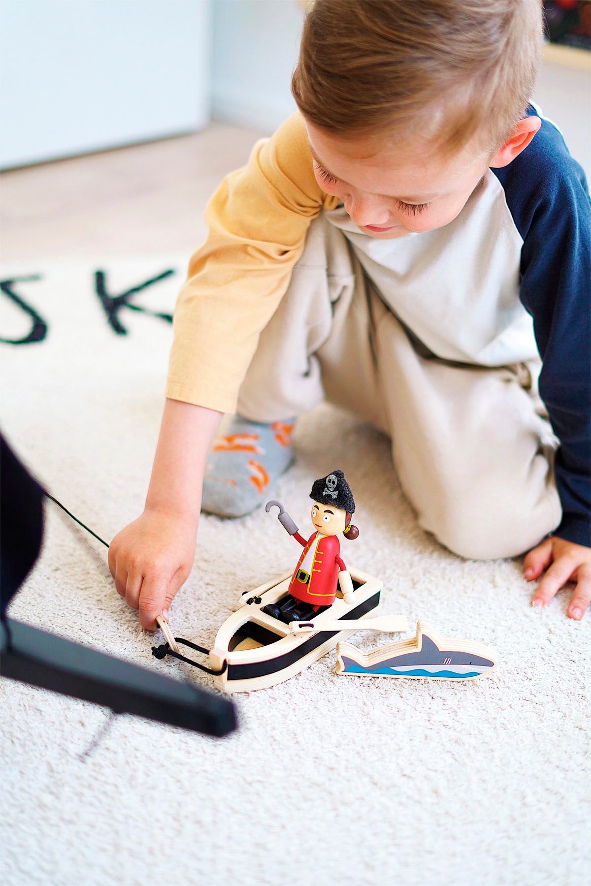 Small Foot Spielzeug-Schiff »Piratenschiff, aus Holz«