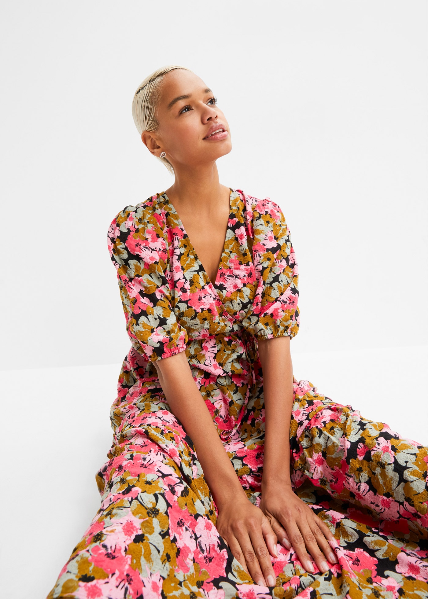 bonprix Midikleid für Casualmode, aus Viskose und Polyamid, A-Linie, mit kurzem Arm