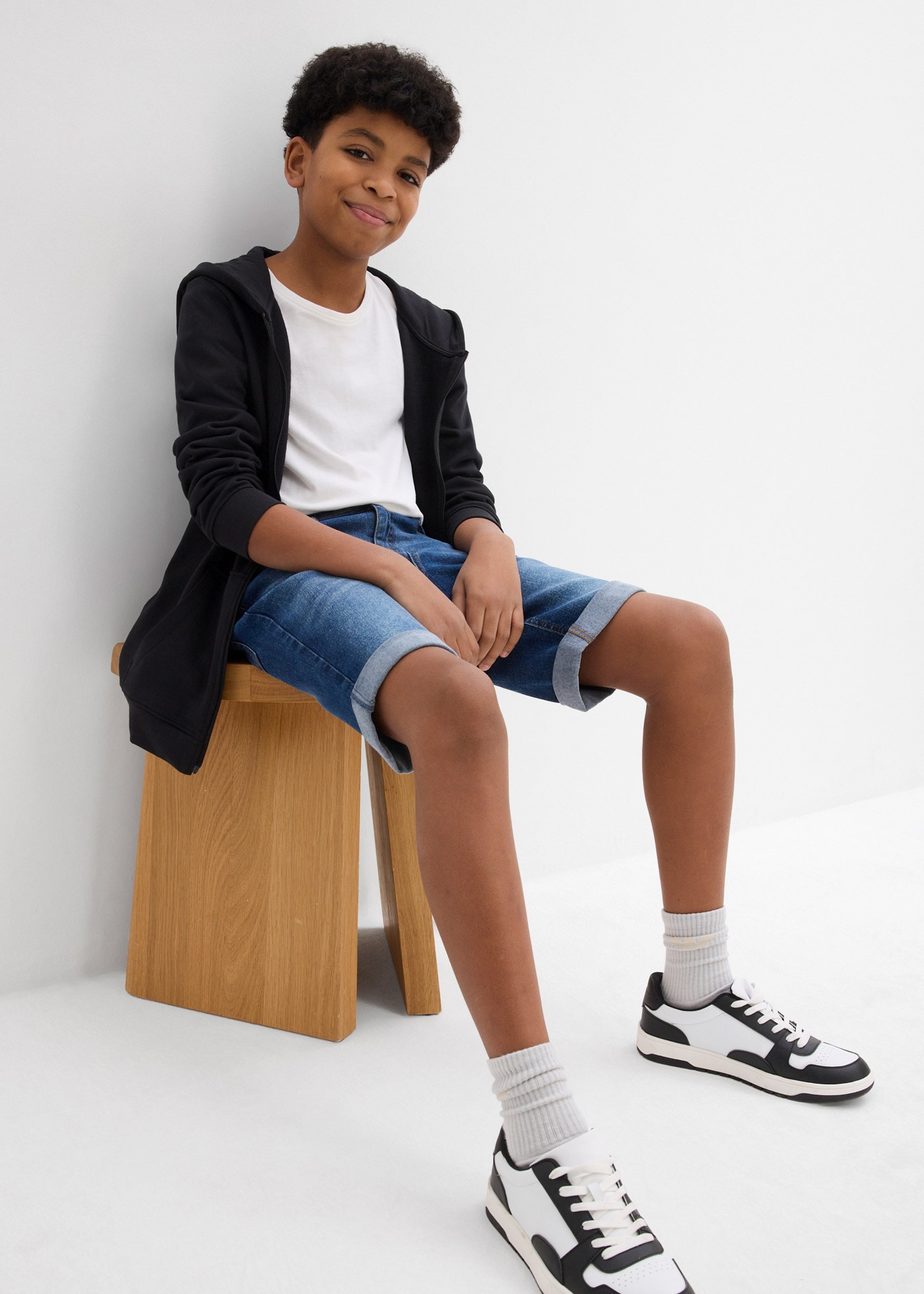 bonprix Bermudas  Stretch-Jeans-Bermuda mit verstellbarem Bund, Slim Fit