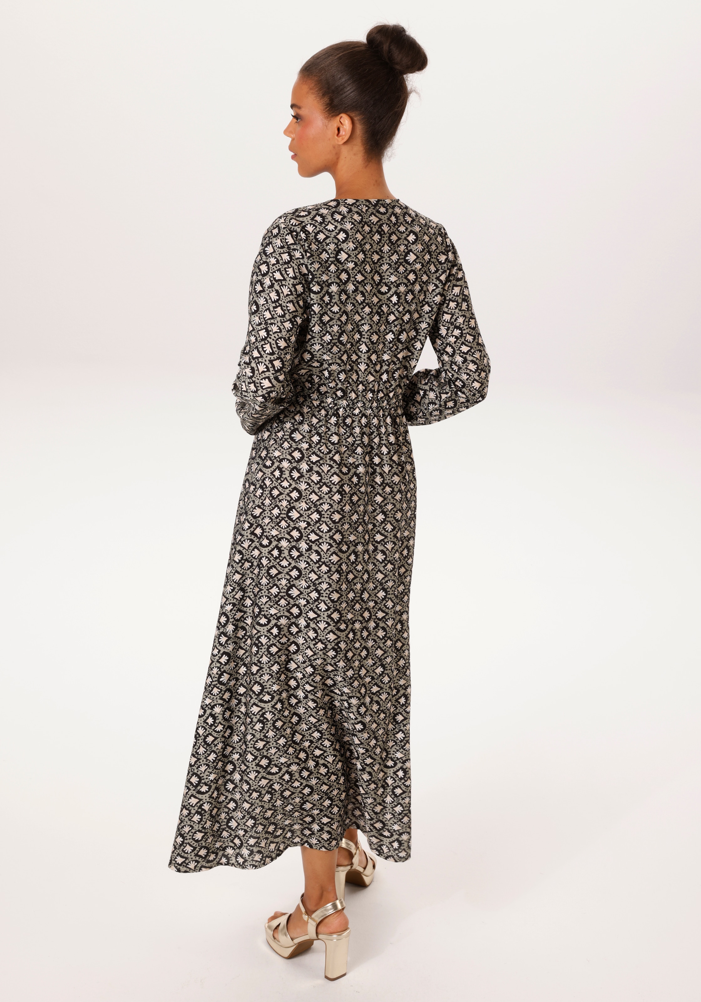 Aniston CASUAL Maxikleid mit fantasievollen, grafischen Druck