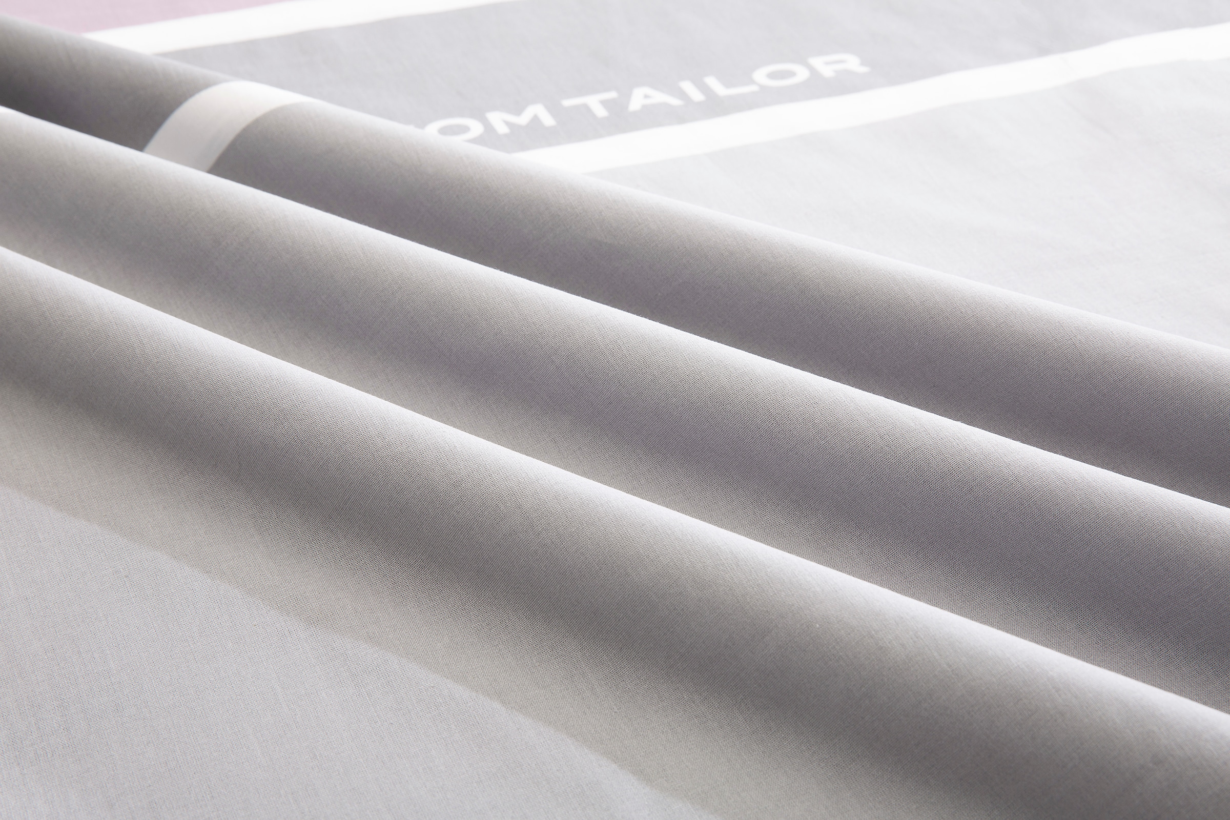 TOM TAILOR HOME Bettwäsche »Felix in Gr. 135x200 oder 155x220 cm«, mit GRATIS-Zugabe: Gästehandtuch (100% Baumwolle), mit Reißverschluss