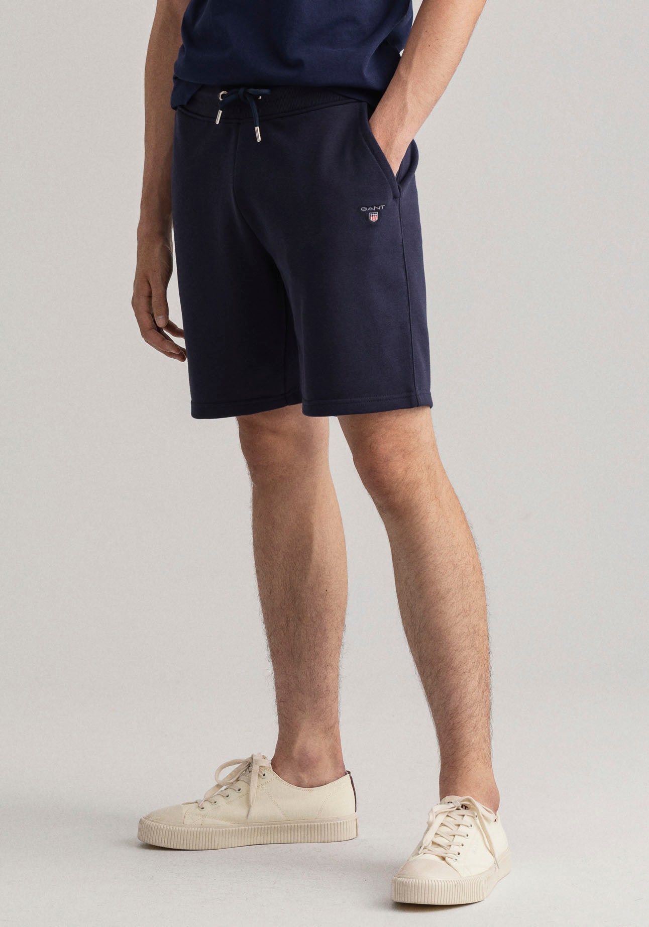 Bild von Gant Sweatshorts »ORIGINAL SWEAT SHORTS«, mit Hüfttaschen vorne und aufgesetzter Gesäßtasche