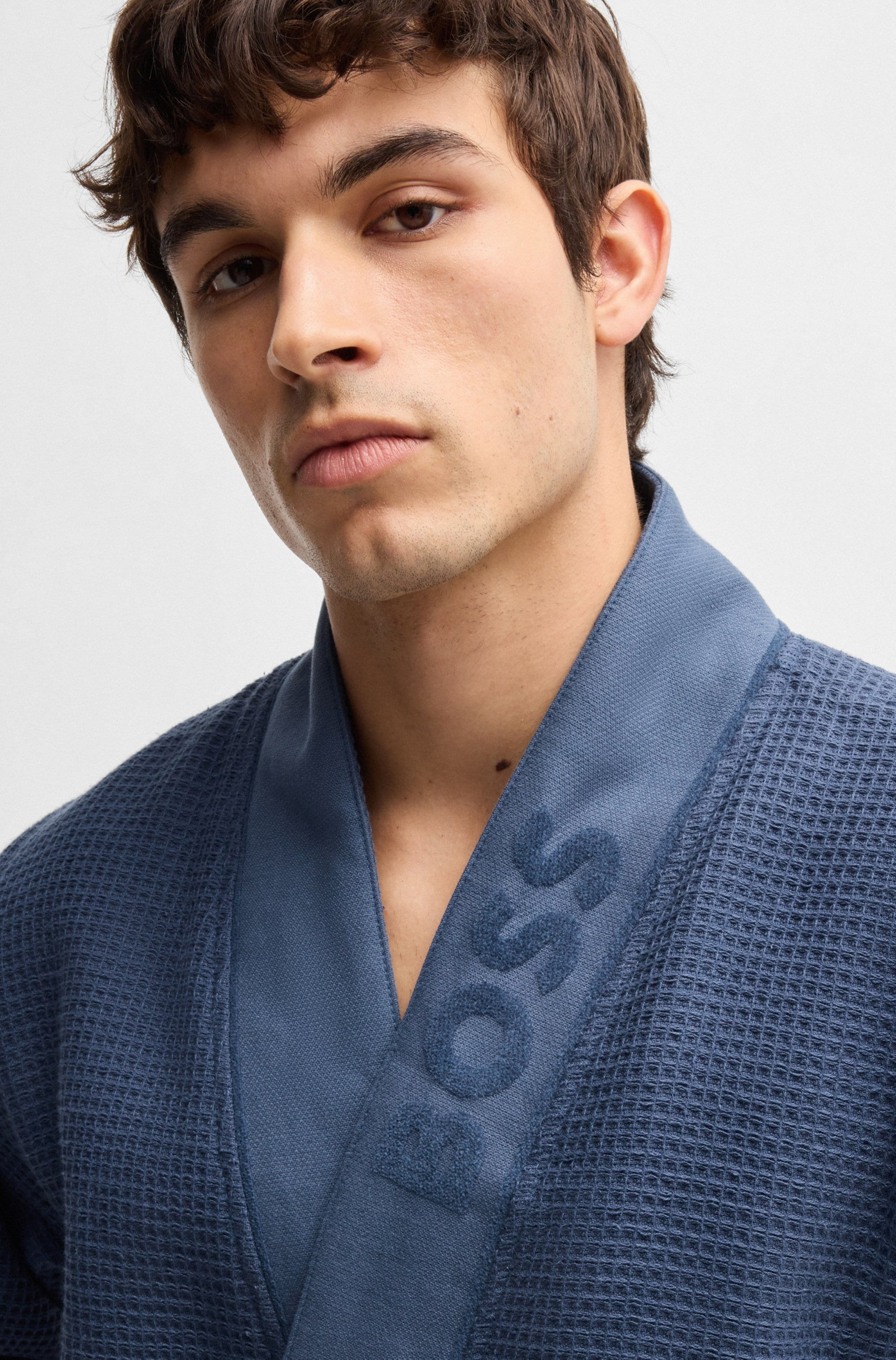BOSS Morgenmantel »Waffle Kimono« mit großem BOSS Logo aus Velours
