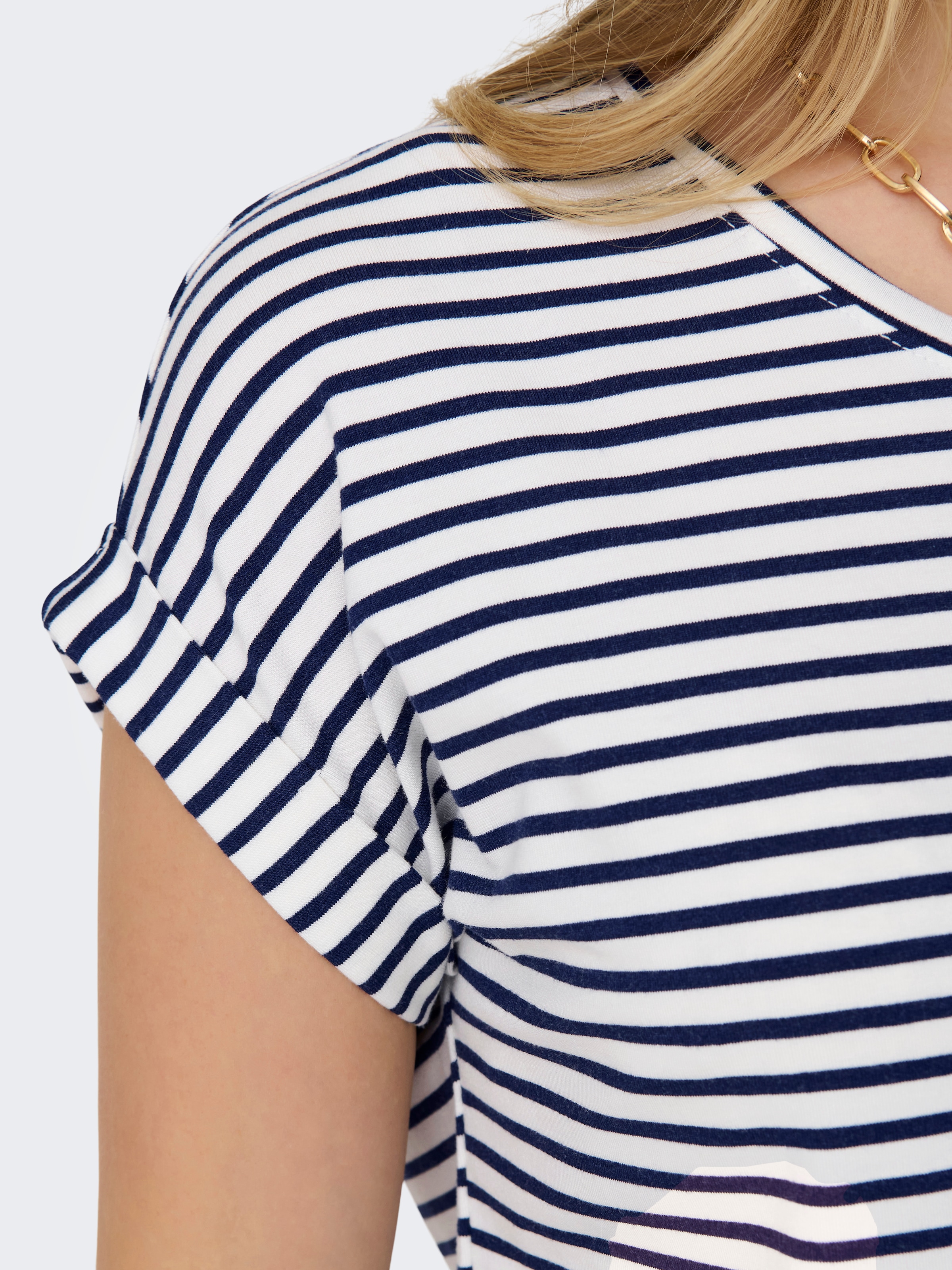 ONLY Kurzarmshirt »ONLMOSTER STRIPE S/S O-NECK TOP JRS NOOS« gestreift, lässig geschnitten, Jersey, Rundhals, Viskosemischung