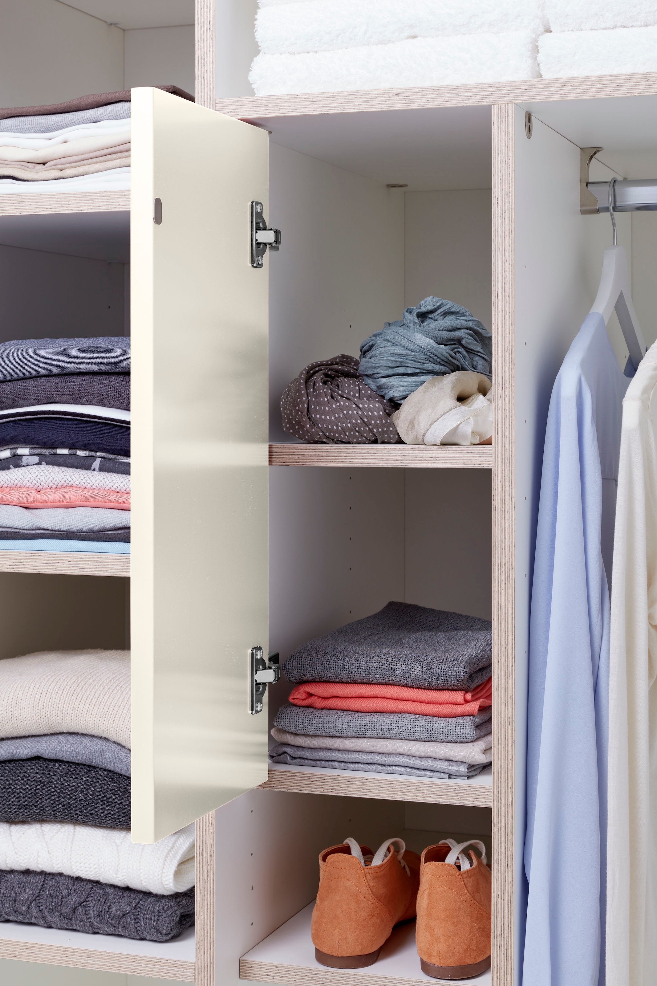 Müller SMALL LIVING Kleiderschrank »PLANE Ausstattung Nr. 1«, Inklusive  einer Innenliegenden Tür und 2 Kleiderstangen online bestellen | Kleiderschränke