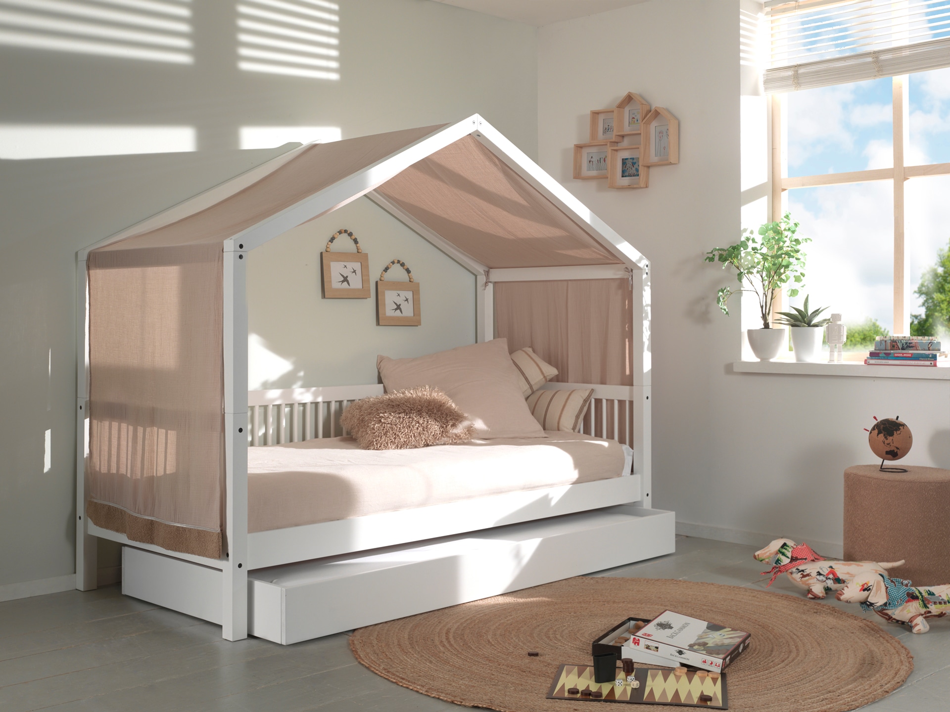 Home affaire Hausbett »Forrest mit Dachaufbau, Textilhimmel, später umbaubar zum Einzelbett«, (mit Textilhimmel, Höhe mt Dachaufbau ca. 170cm), 90/200 Buche massiv weiß lackiert, wahlweise mit o. ohne Bettschublade