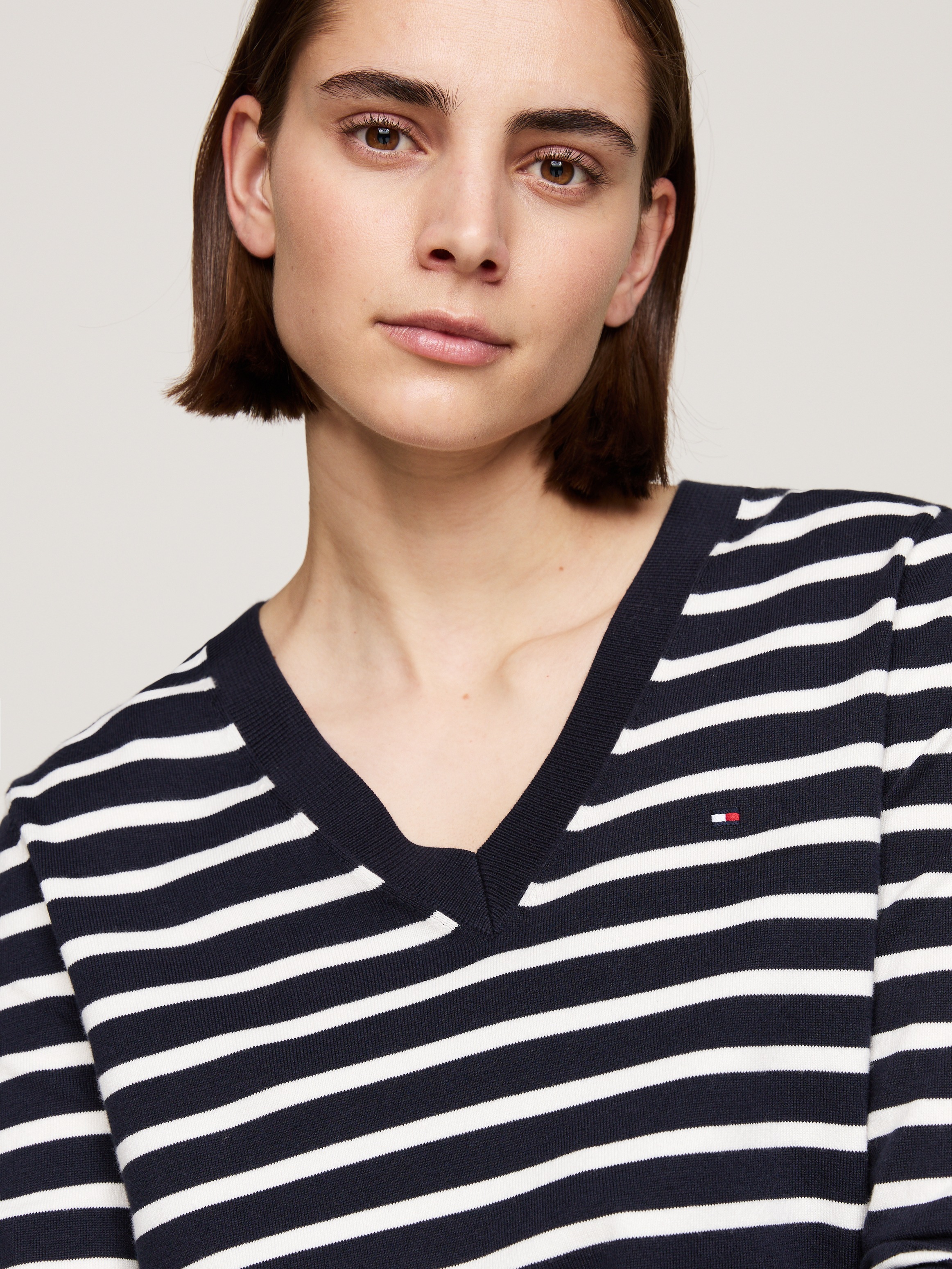 Tommy Hilfiger V-Ausschnitt-Pullover, mit Logo-Stickerei