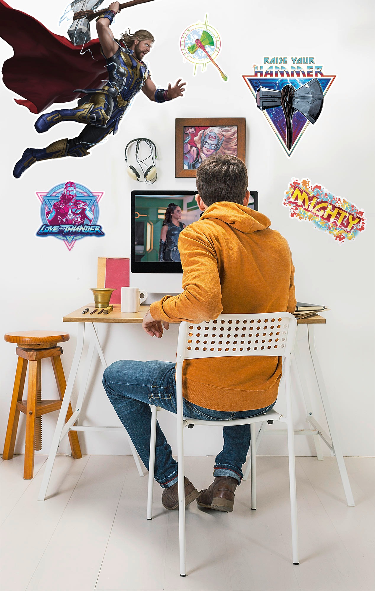 Komar Wandtattoo »Thor4 - Mighty Thor - Größe 100 x 70 cm«, selbstklebend, Wandsticker, Kinderzimmer