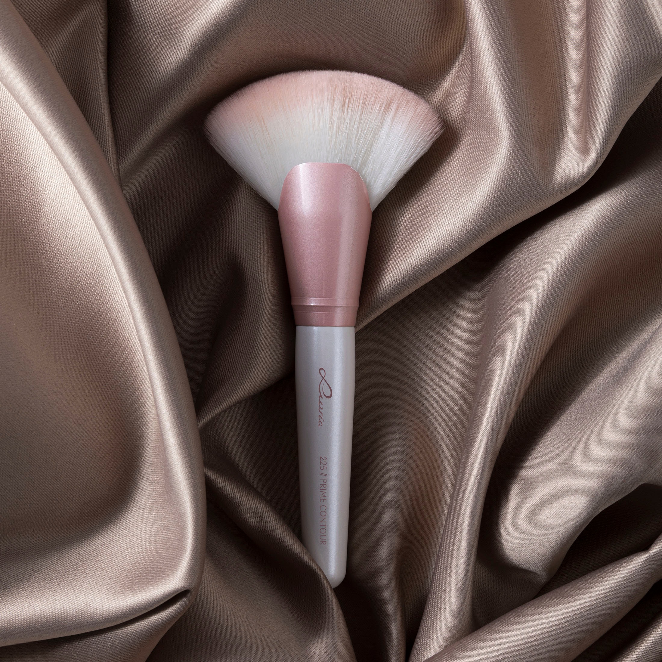 Luvia Cosmetics Konturpinsel »Prime Contour«, Fächer-Form, Bzrau-Pinselhaar, für Cream Contour und Puder.