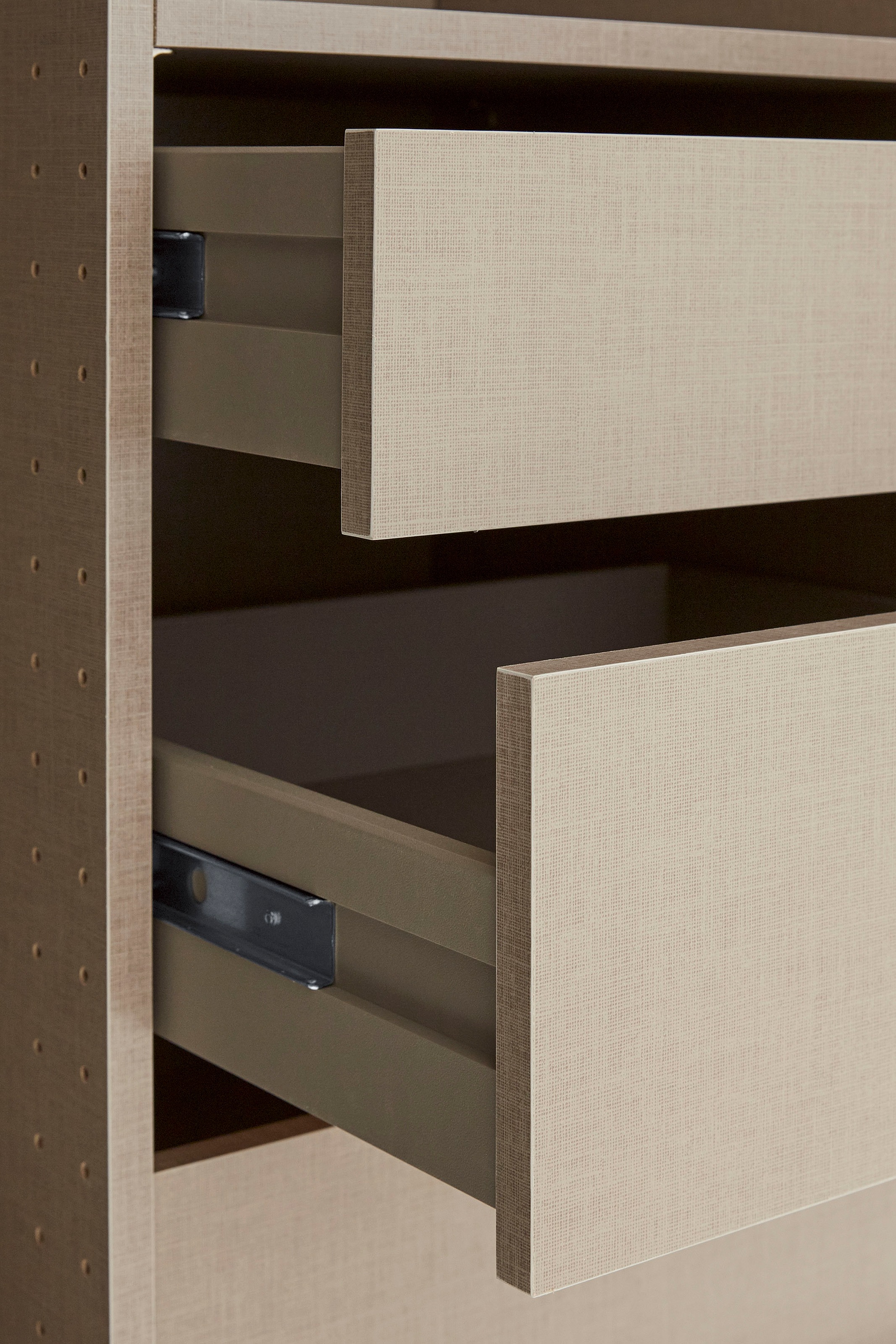 rauch Drehtürenschrank »Kleiderschrank Schrank Garderobe TOPSELLER OTELI inkl. Inneneinteilung«, mit 3 Innenschubladen extra Böden optional mit Spiegel MADE IN GERMANY