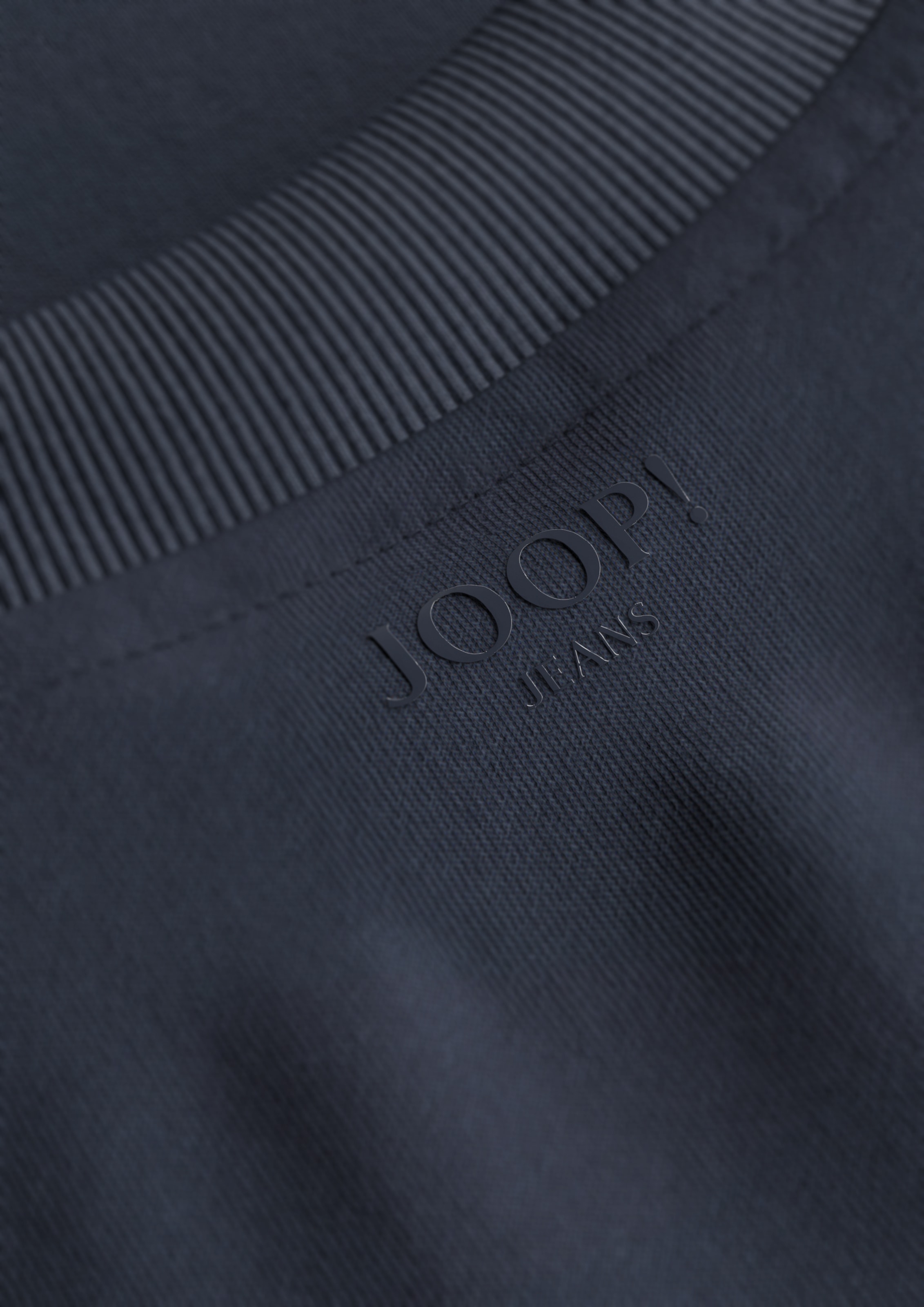 Joop Jeans Rundhalsshirt »Cedric«, Etikett seitlich am Rumpf, elastischer Rundhalsausschnitt