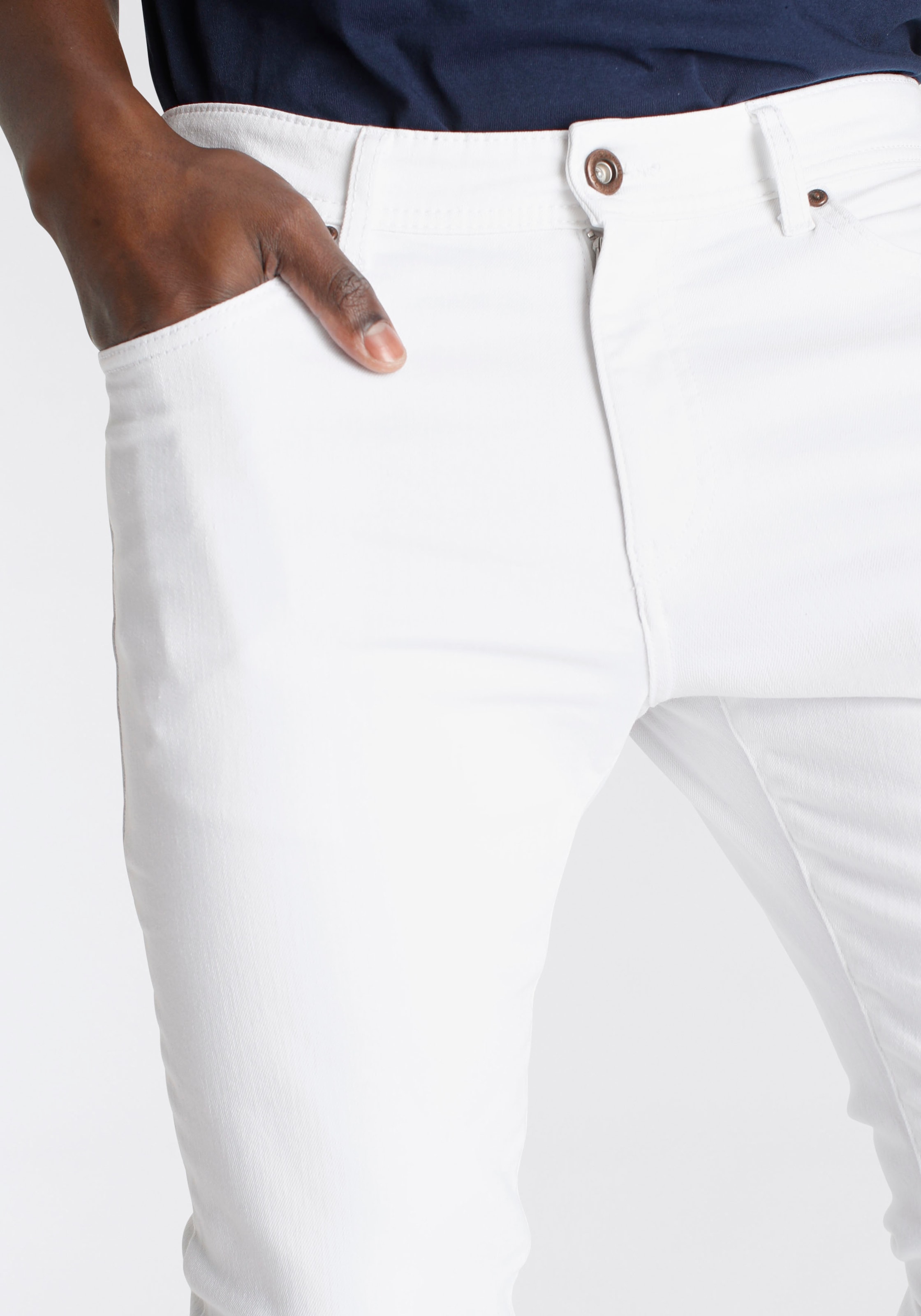 DELMAO Stretch-Jeans »"Reed"«, gerader Beinschnitt, Used-Look-Waschung, niedrige Leibhöhe