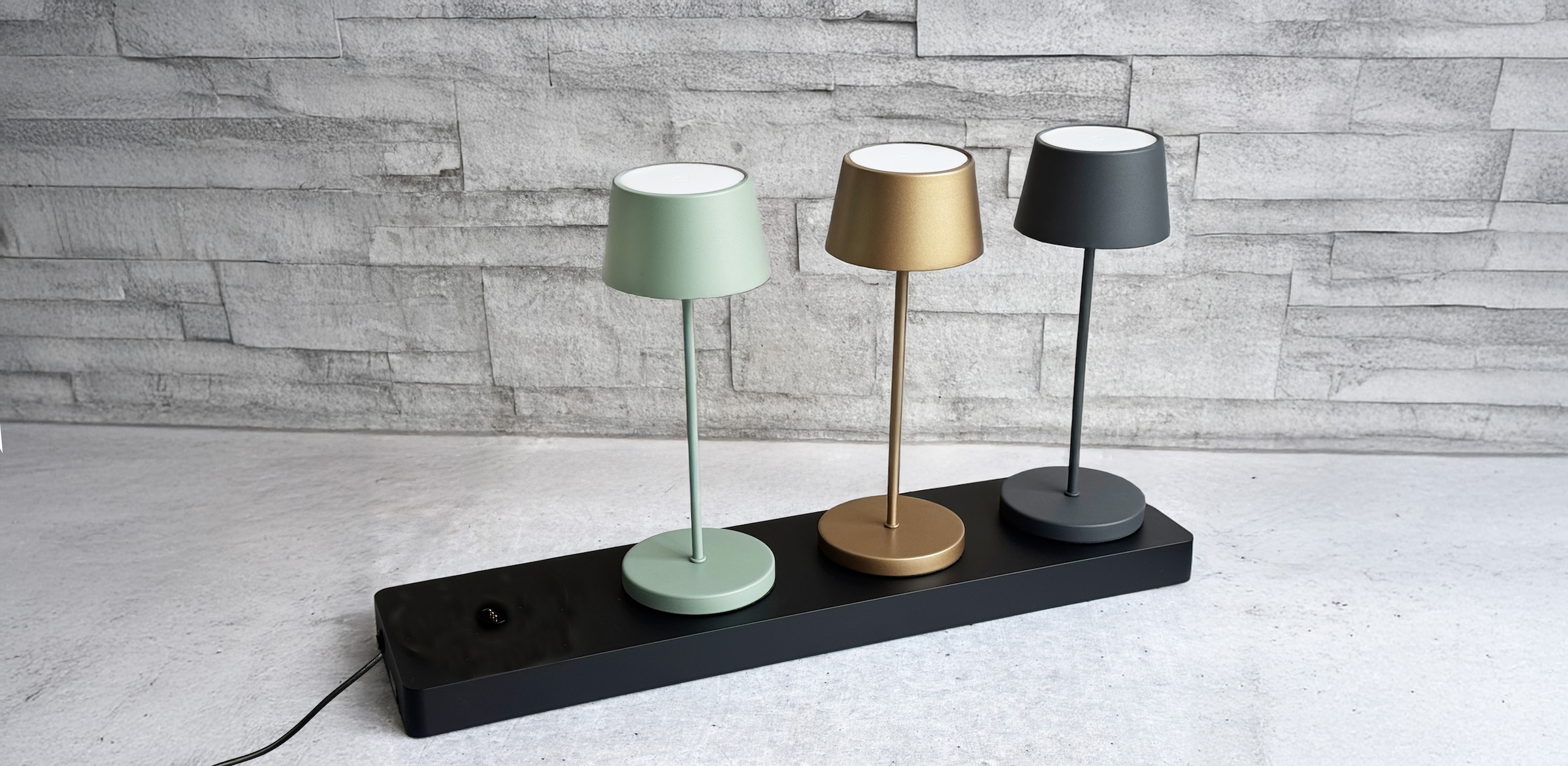 easy! BY FHL Ladestation »FHL Super Charge XS/S – kompatibel mit allen SUPERCHARGE XS/S Leuchten« 2 Stk. tlg. Vier Leuchten gleichzeitig laden - max. Flexibilität, zeitloses Design