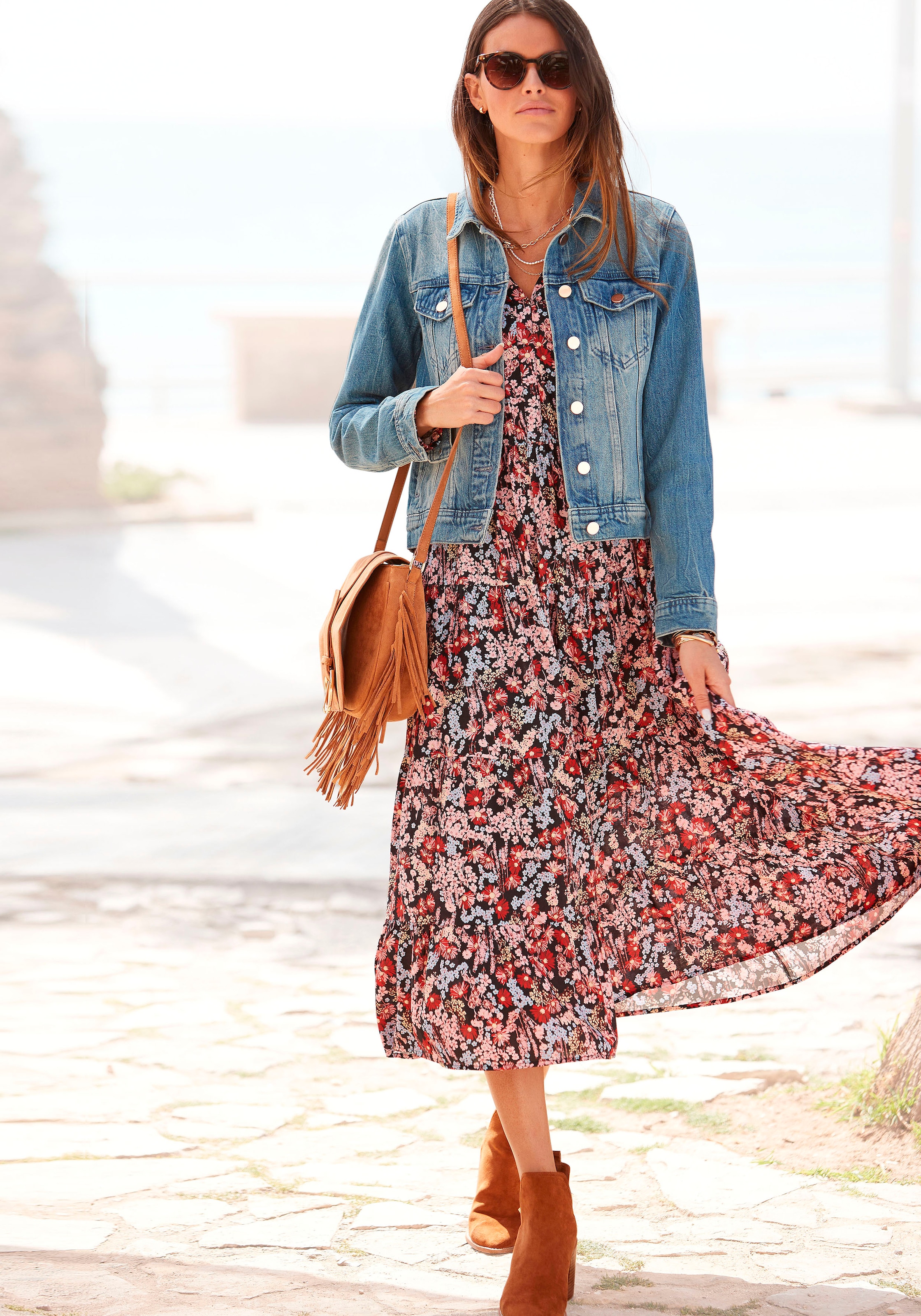 LASCANA Jeansjacke mit zwei Pattentaschen, Denimjacke aus Baumwolle, Sommerjacke