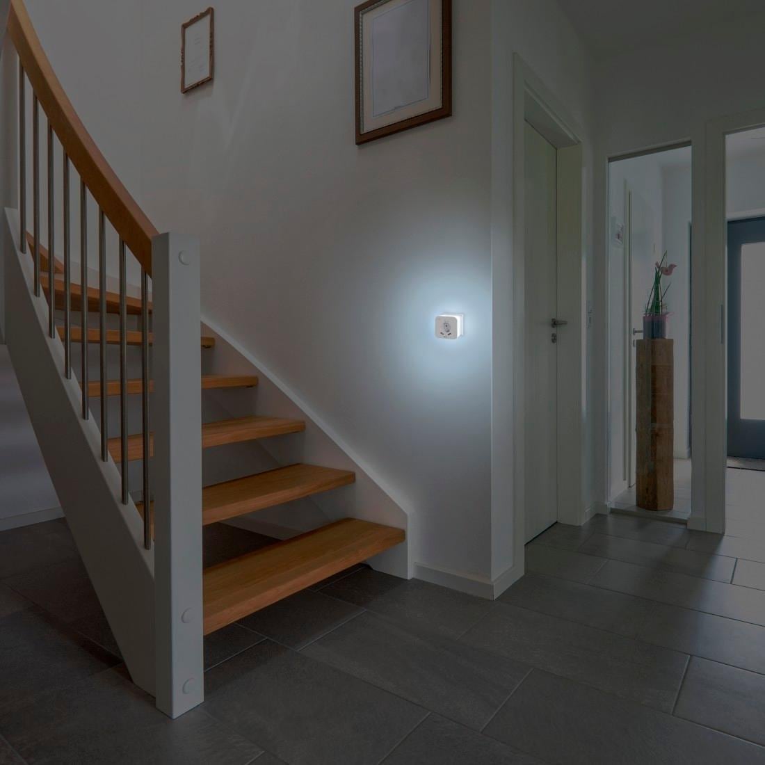 Hama LED Nachtlicht »Nachtlicht mit Steckdose für Baby, Kinder und Erwachsene, taglichtweiß« Tageslichtweiß Bewegungsmelder und 2 USB