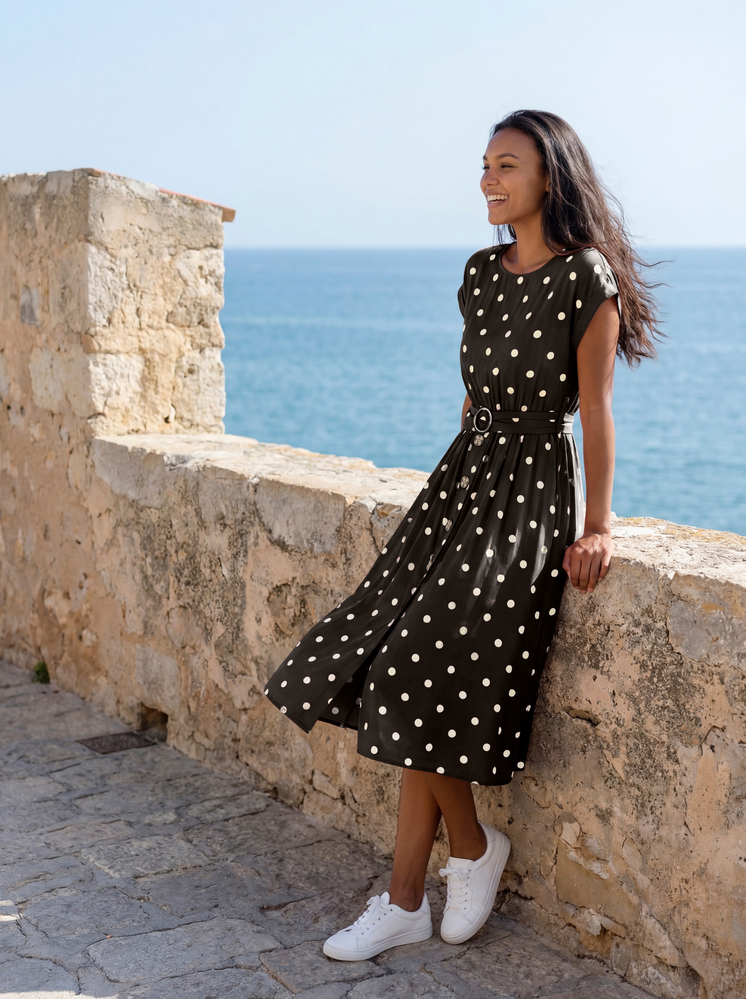 LASCANA Midikleid mit Gürtel,  Seitennahttaschen mit Punktedruck und Taschen, Sommerkleid