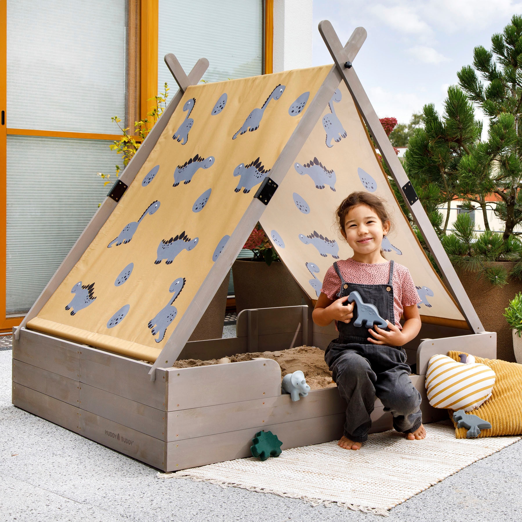 MUDDY BUDDY® Sandkasten »Dino Lover«, (inkl. Abdeckplane aus PP), warmgrau, Holzschutz vorbehandelt; FSC® - schützt Wald - weltweit