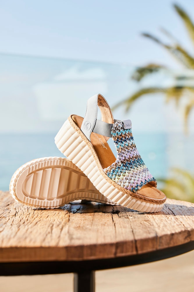 Rieker Plateausandaletten  , Sommerschuh, Sandale, Plateauabsatz, mit Gummizug