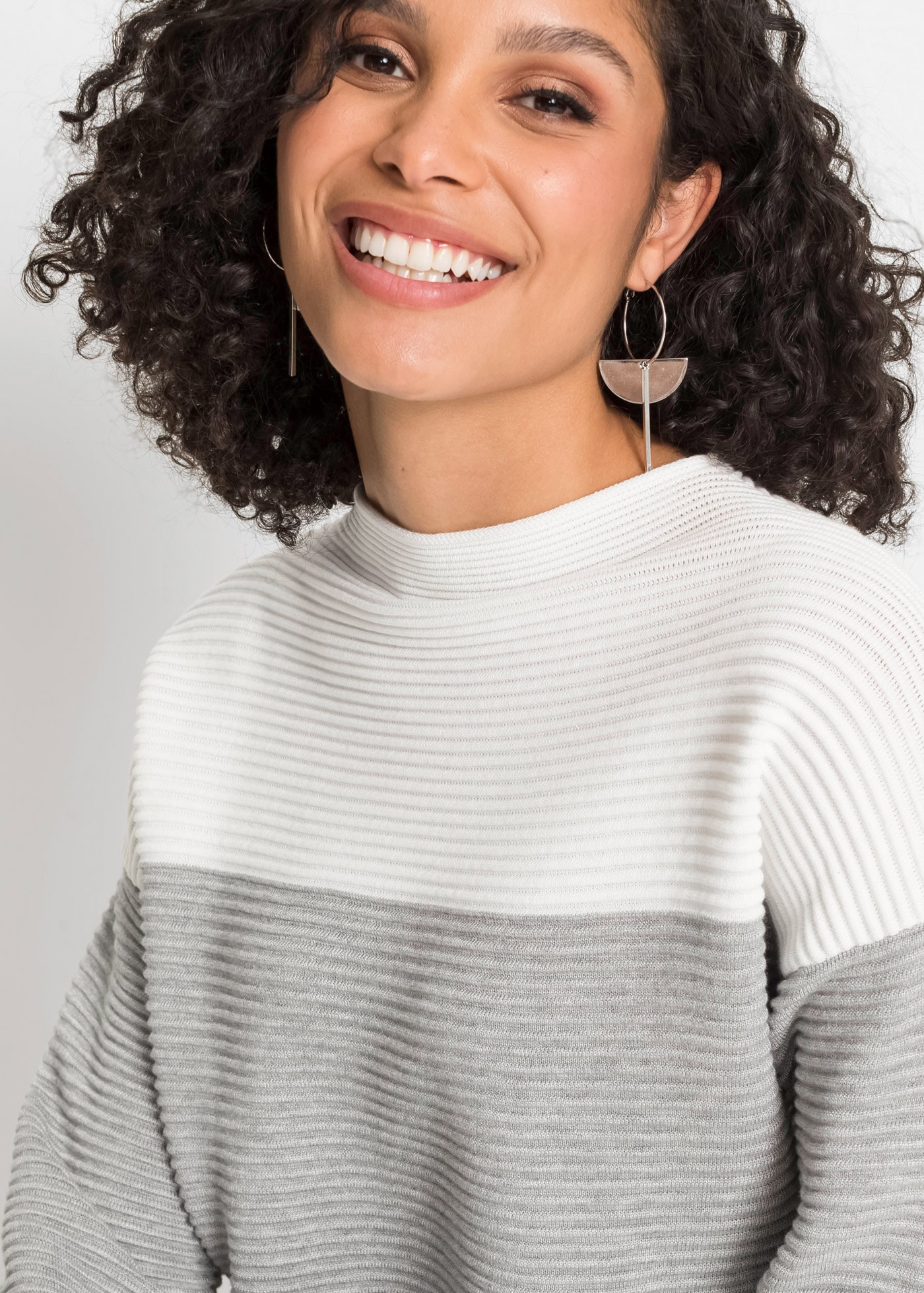 bonprix Longpullover »Gestreifter Long-Pullover« aus Baumwolle und Polyacryl, mit Stehkragen, für kühle Tage