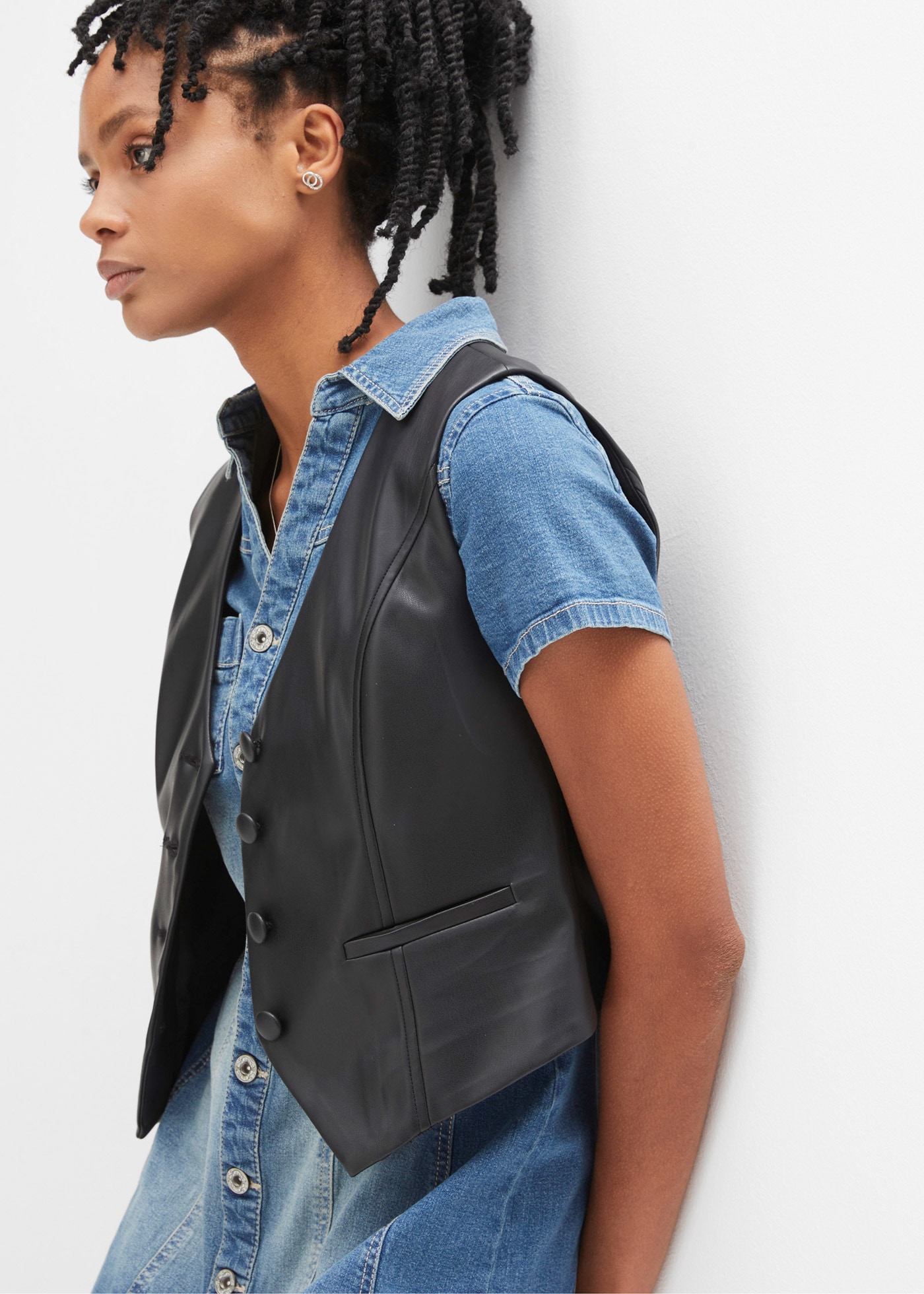 bonprix Jeanskleid A-Linien-Schnitt, kurzer Arm, tailliertes Design, mit Brusttaschen