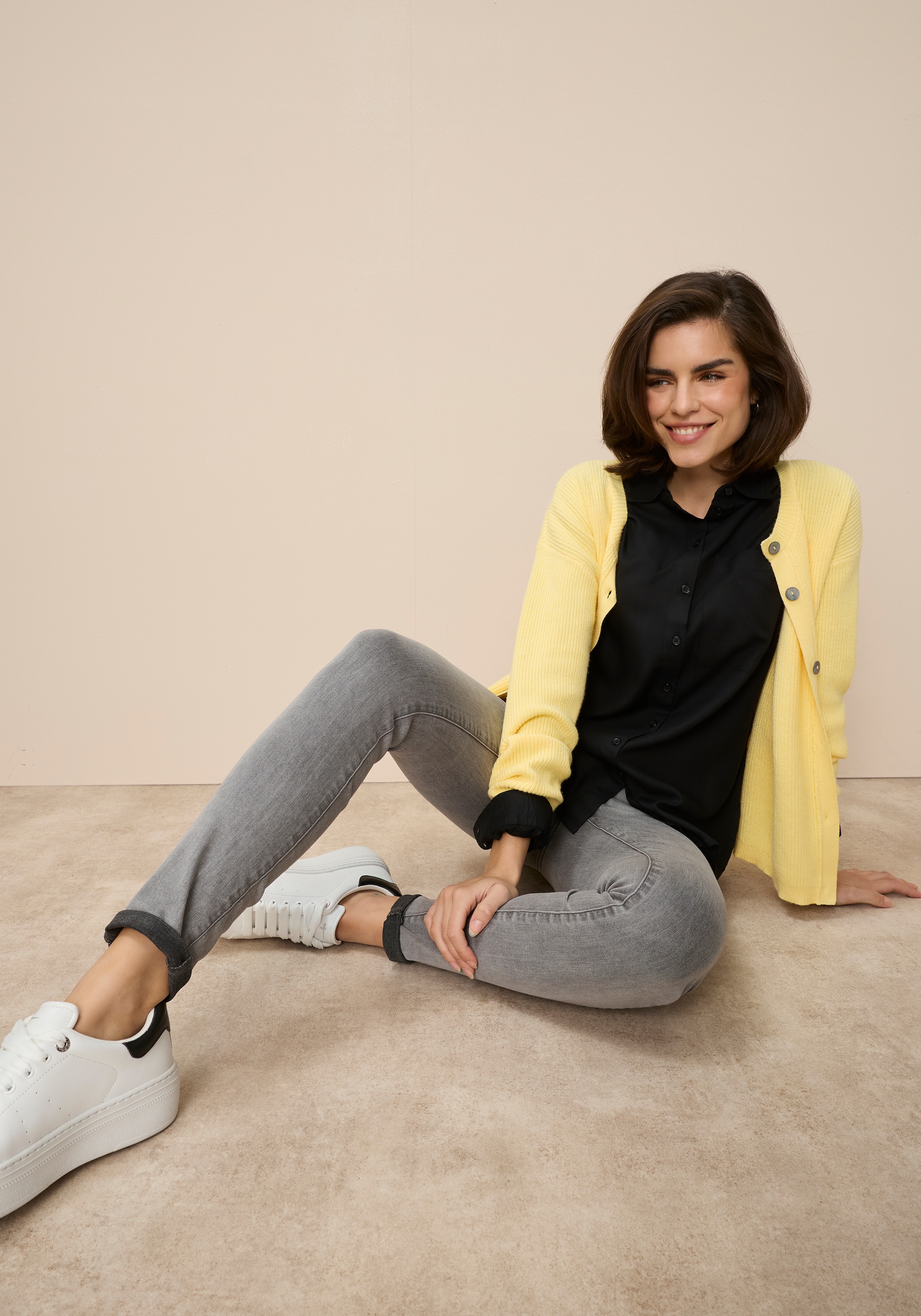 Tamaris Hemdbluse »mit lockerem Schnitt, aus fließender Viskose-Qualität« im Oversize-Look mit Tasche