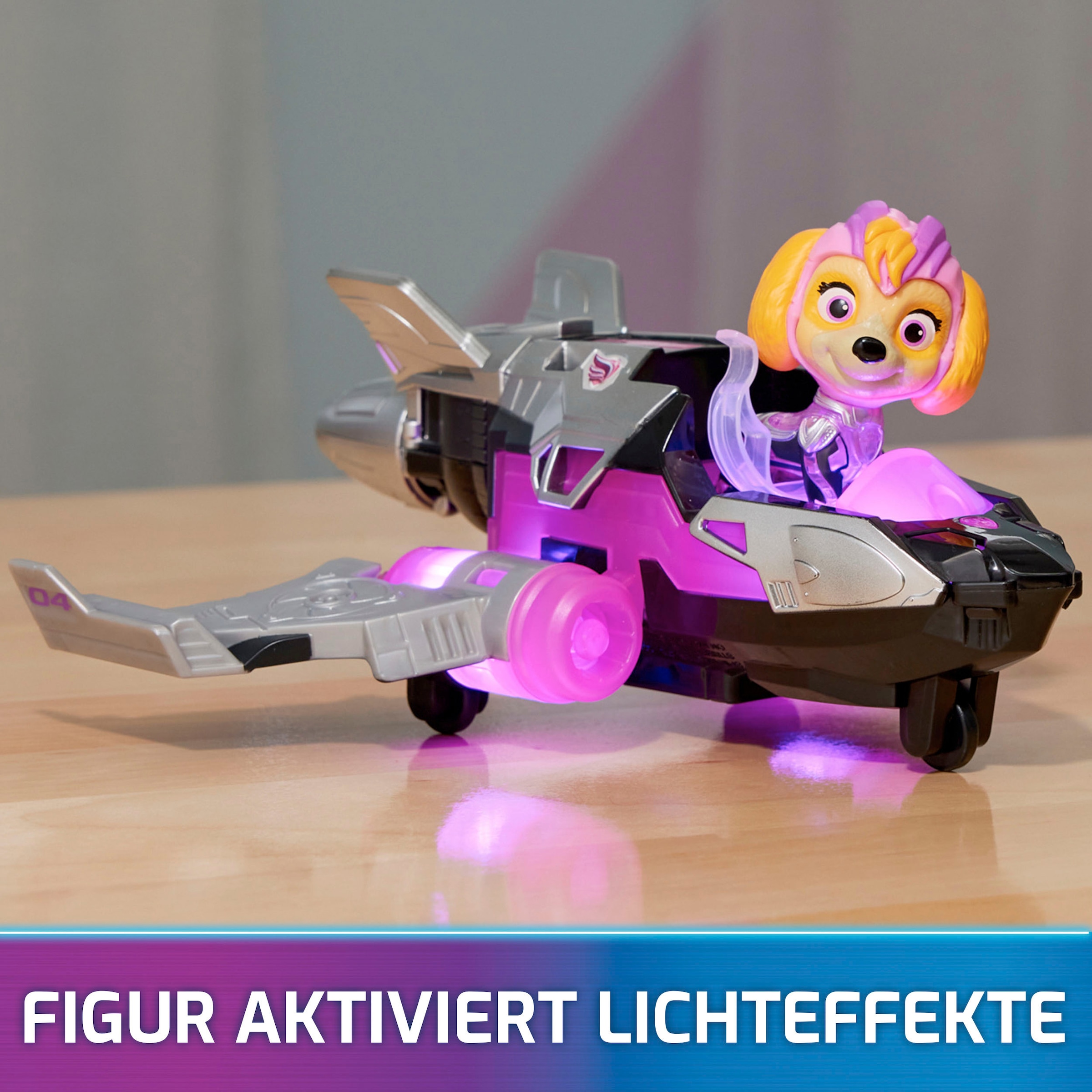 Spin Master Spielzeug-Auto »Paw Patrol - Movie II - Basic Themed Vehicles Skye«, Flugzeug mit Welpenfigur, Licht- und Soundeffekt