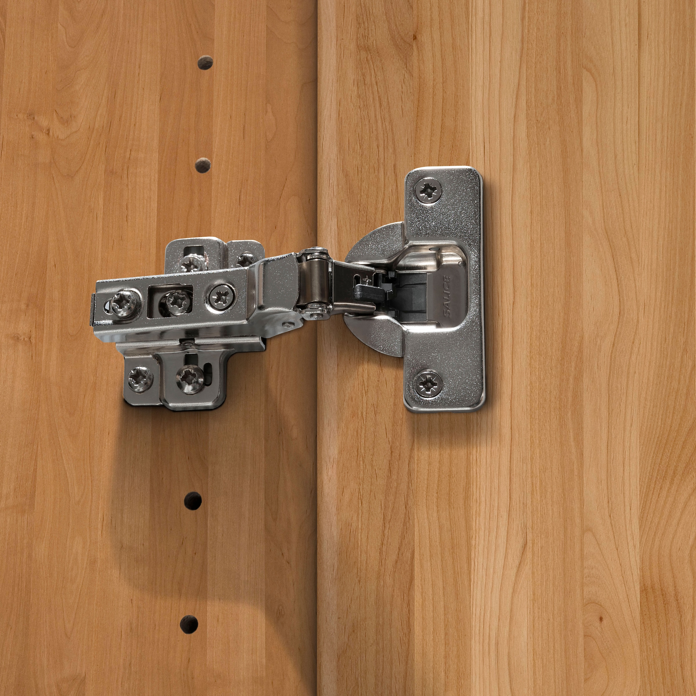 WIEMANN Drehtürenschrank »Kiruna« mit Kristallspiegel