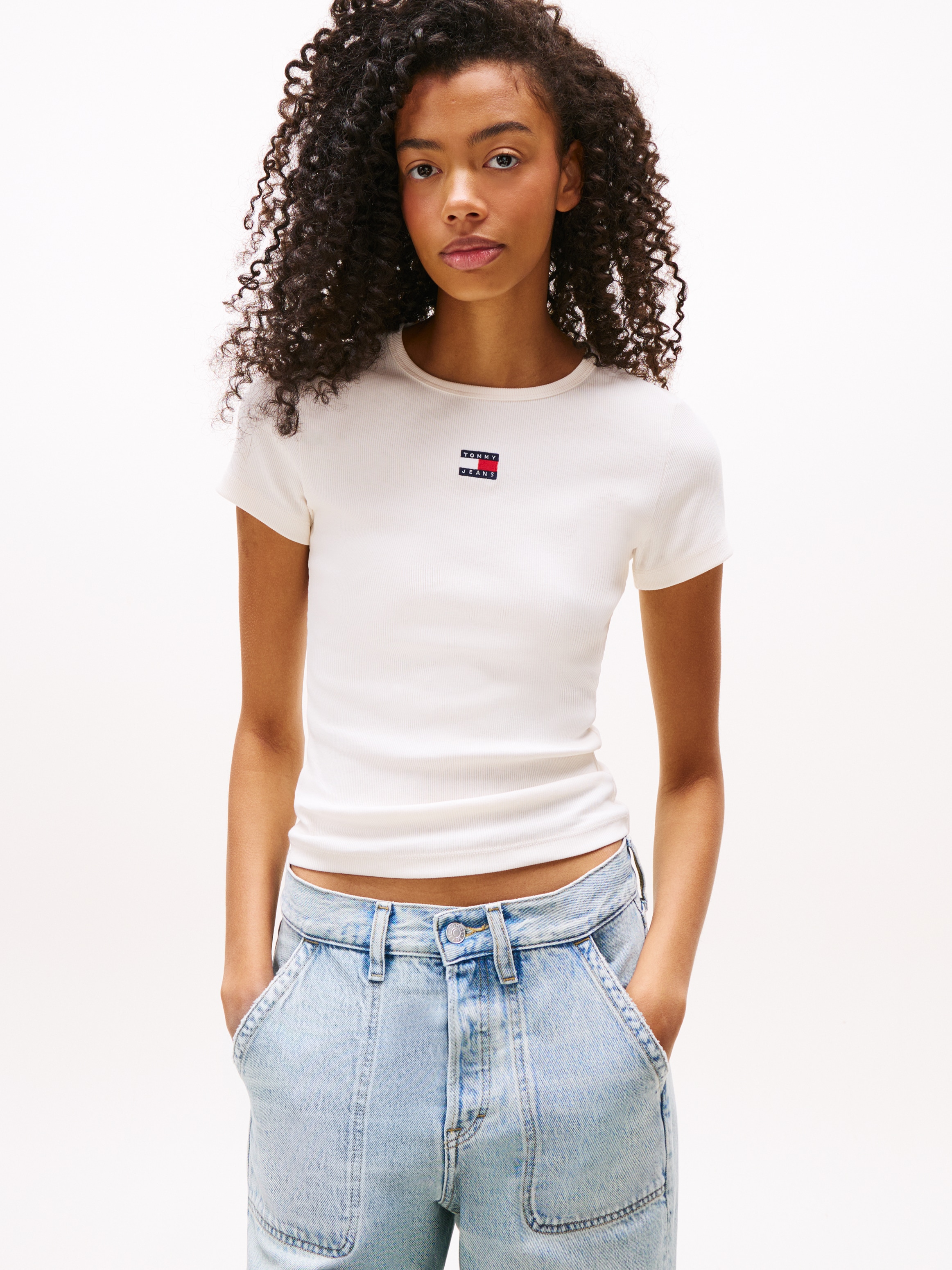 Tommy Jeans Kurzarmshirt »TJW SLIM BADGE RIB TEE« mit gerippter Struktur