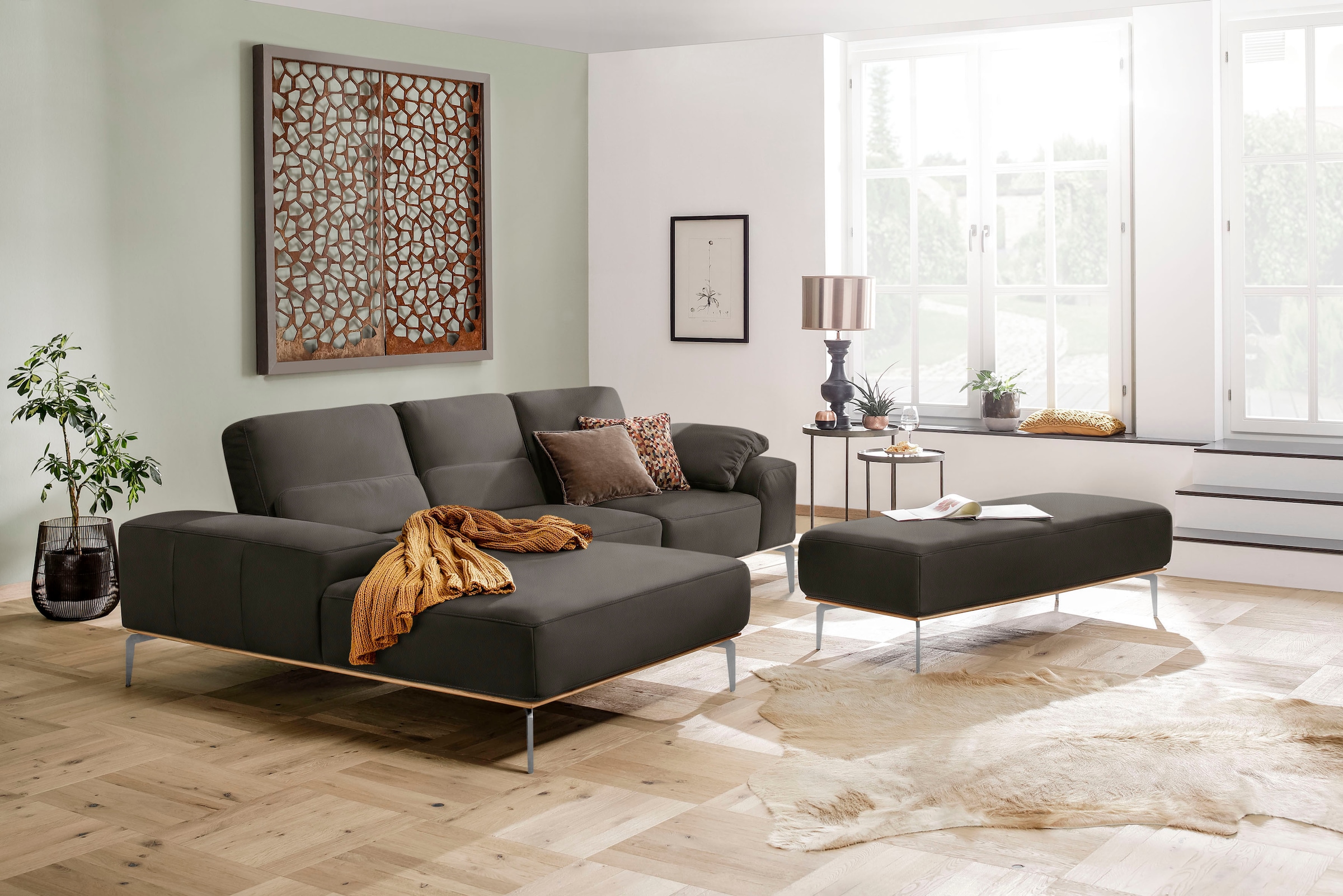 W.SCHILLIG Ecksofa »run, Designsofa mit tollem Sitzkomfort, L-Form«, mit elegantem Holzsockel, Füße in Chrom glänzend, Breite 279 cm
