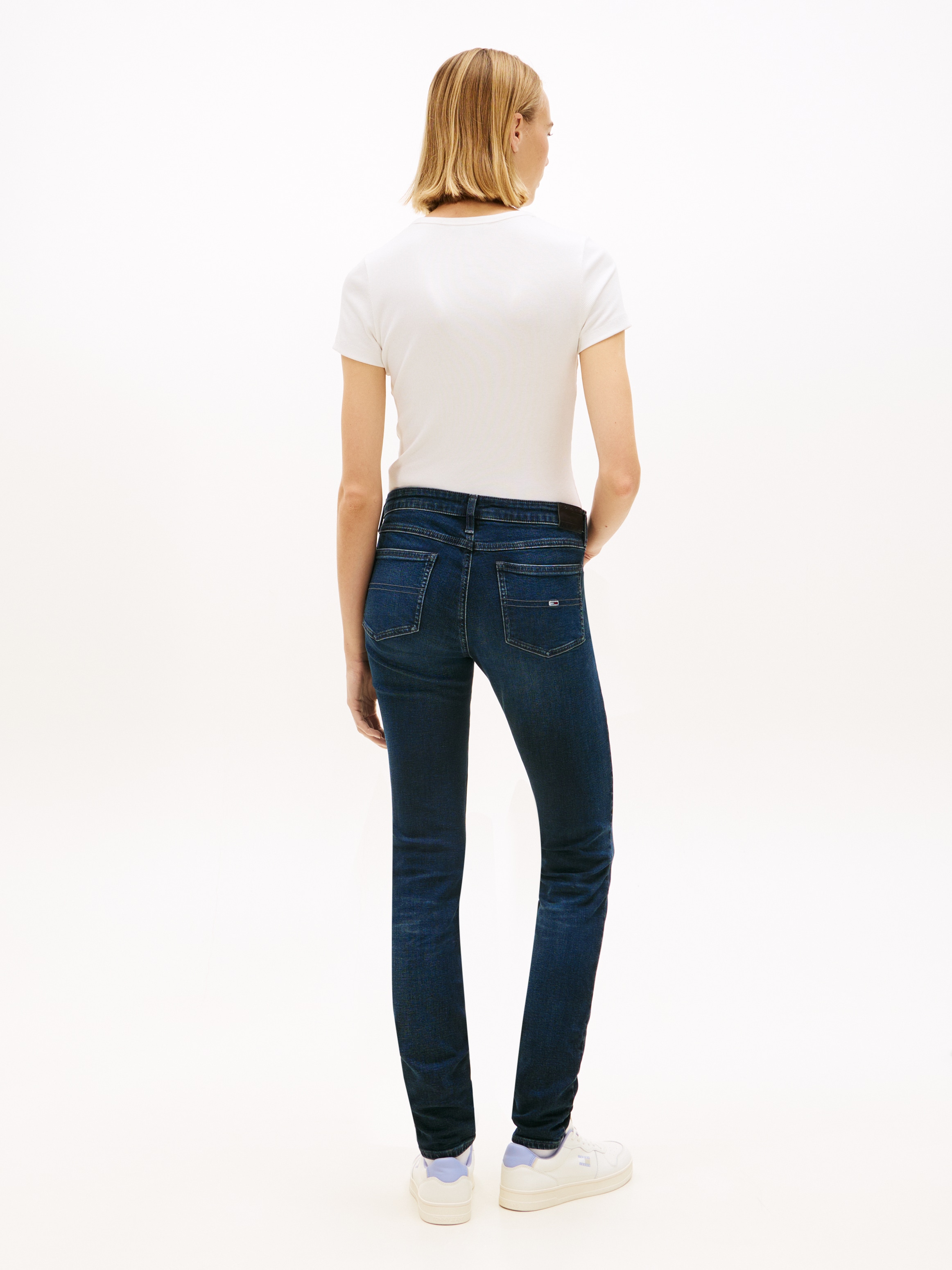 Tommy Jeans Mom-Jeans »High waist - Mom-Jeans Tapered« mit Logo-Badge, Logostickerei