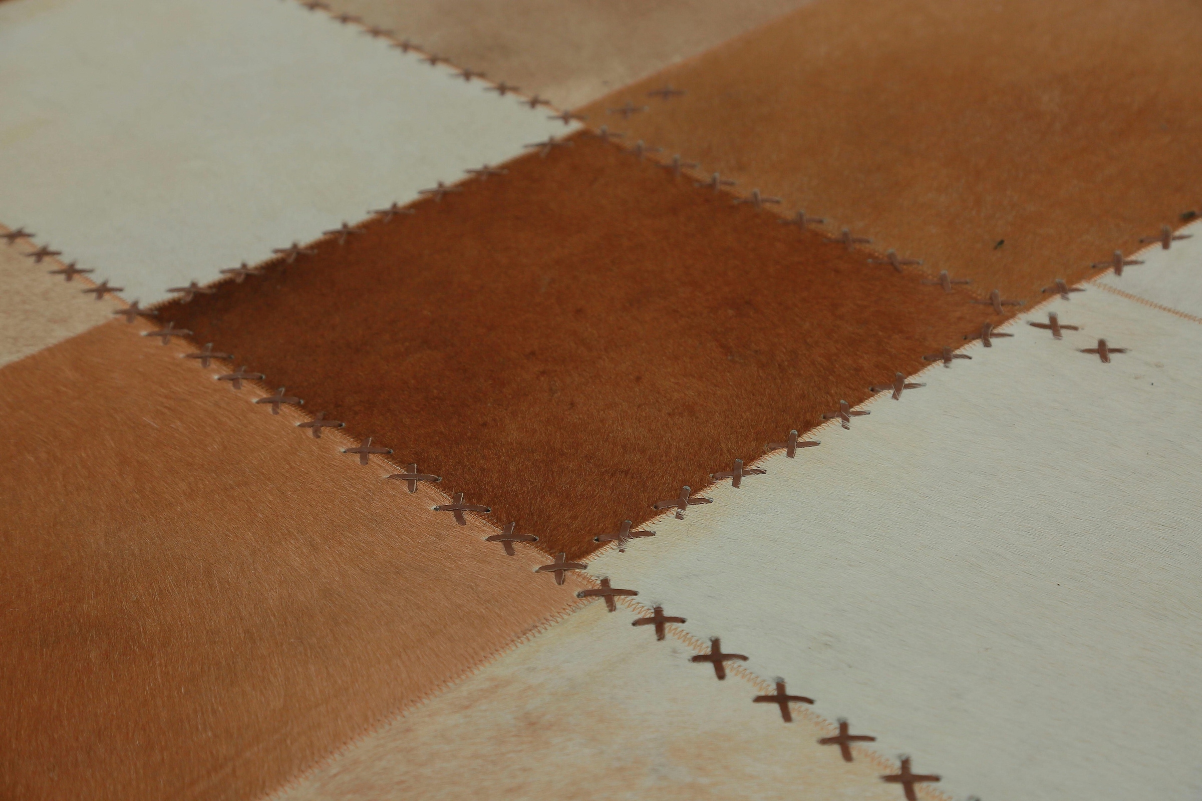 calo-deluxe Lederteppich »Solut 305 - Fellteppich«, rechteckig, 8 mm Höhe, echtes Rinderfell, Patchwork, Wohnzimmer