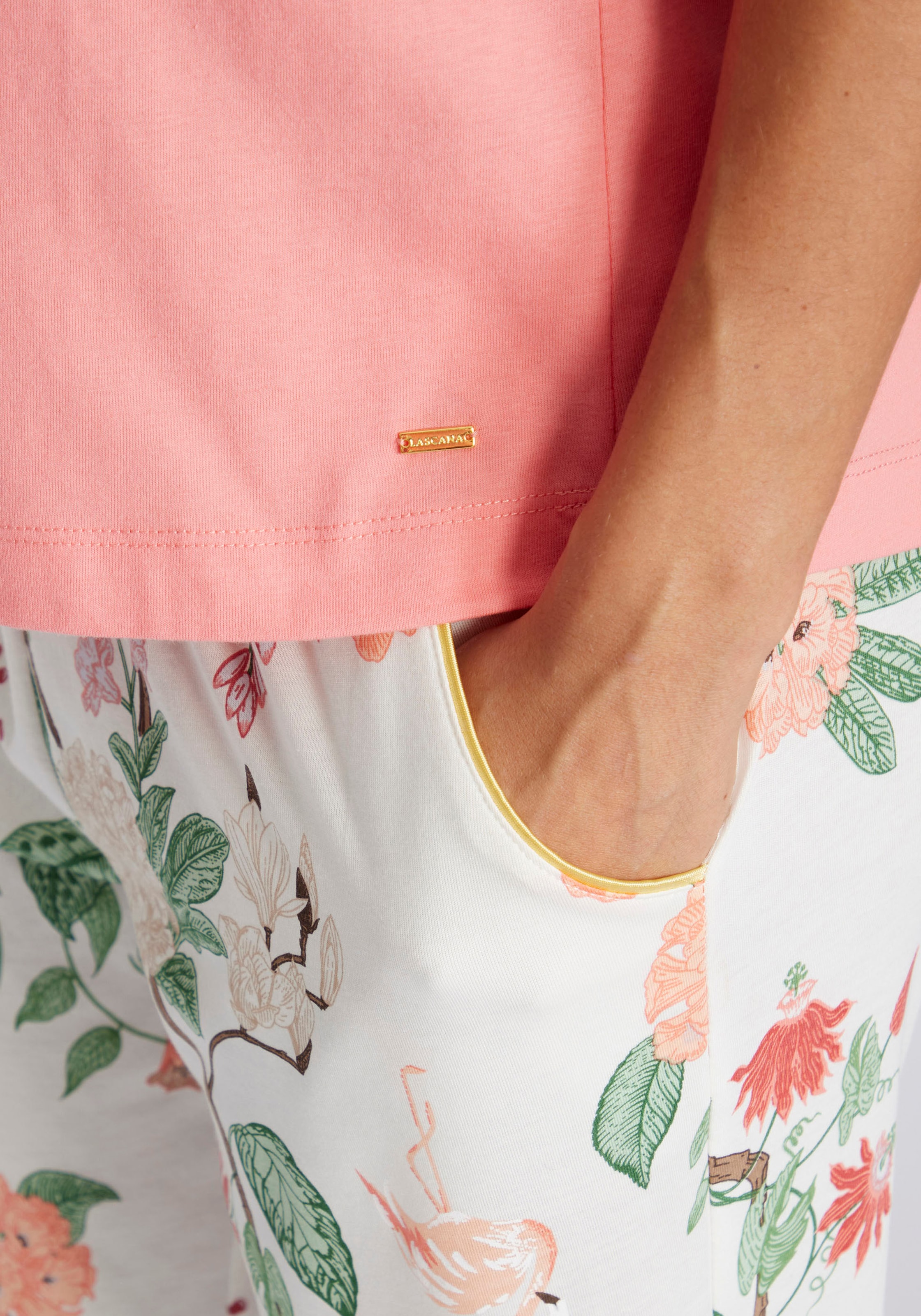 LASCANA Pyjama, (2 tlg.), mit elegantem Blumenmuster